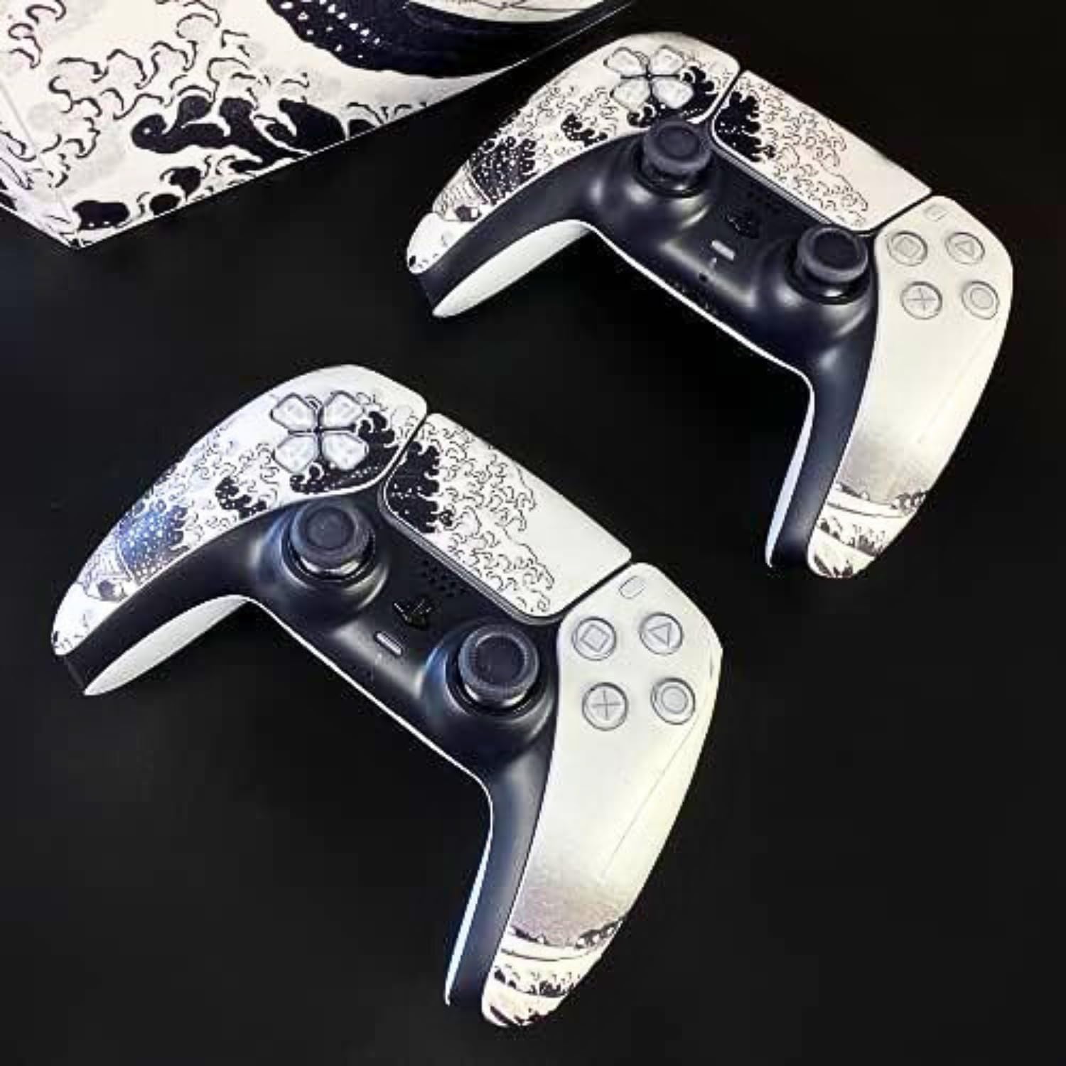 BelugaDesign PS5 Wave Japanese Skin - Great Kanagawa Vinyl Cover Wrap Sticker Full Set for Sony PlayStation 5 (PS5 Digital Edition, Black/White) | Compatible with Console & Controller | Gaming Room Decor & Protection