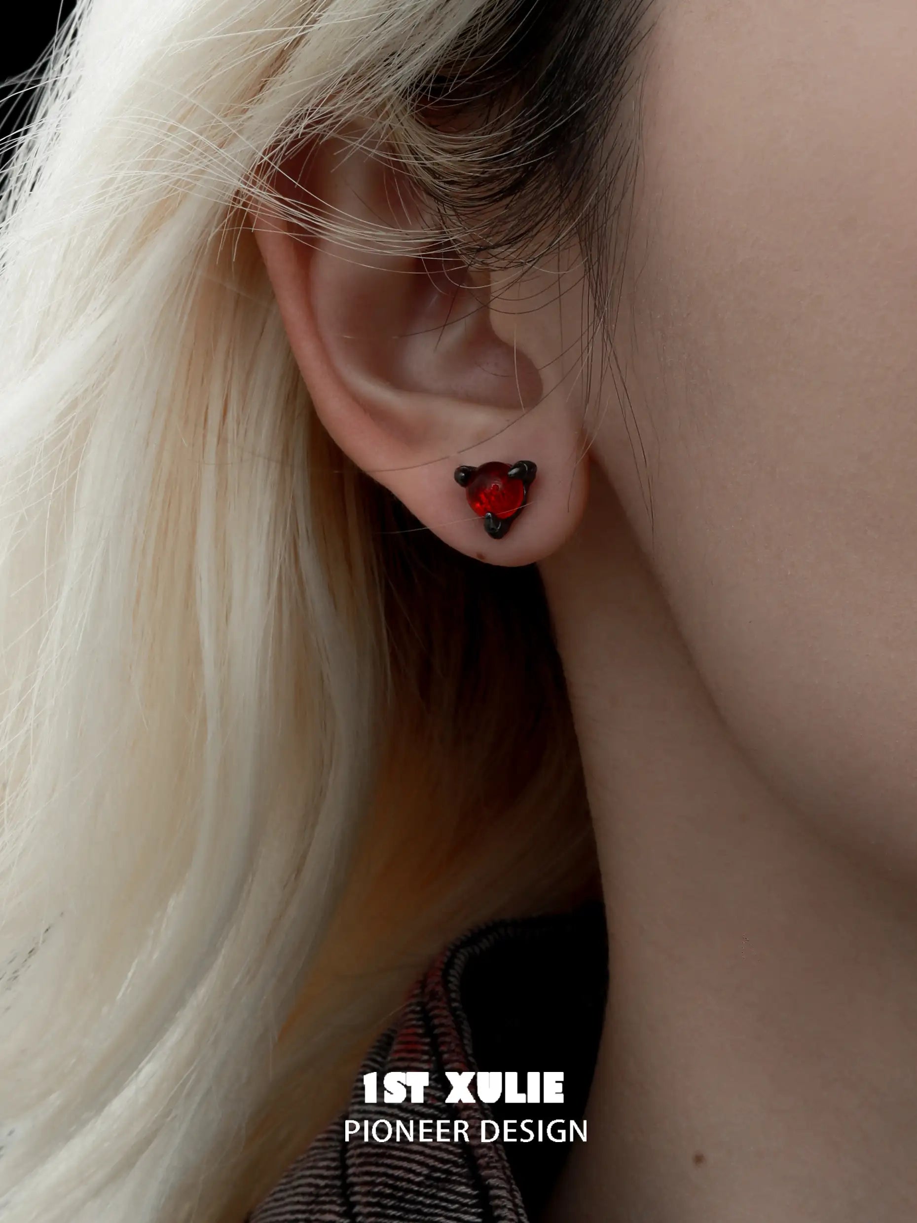 925 Sterling Silver Black Gold Dragon's Claw Red Crystal Stud Earrings - Gothic Jewelry for Women, Unique Dragon Claw Earrings for Halloween, Cosplay, Fantasy Lovers