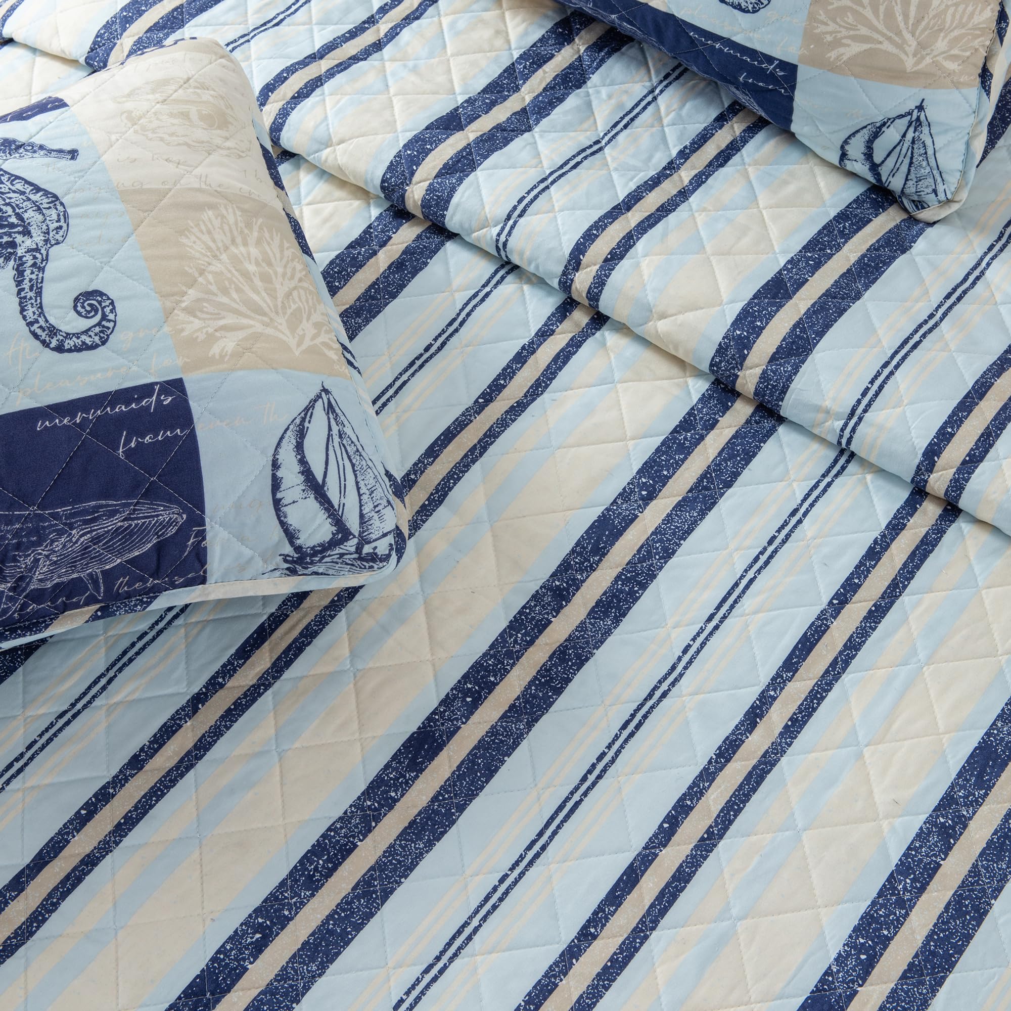 King Coastal Quilt Bedding Set - Lightweight Reversible Summer Beach Quilt with Shams, 3-Piece All Season Nautical Bedspread | Caspian Collection in Navy/Taupe | Perfect for Beach House, Guest Room & Coastal-Themed Bedrooms