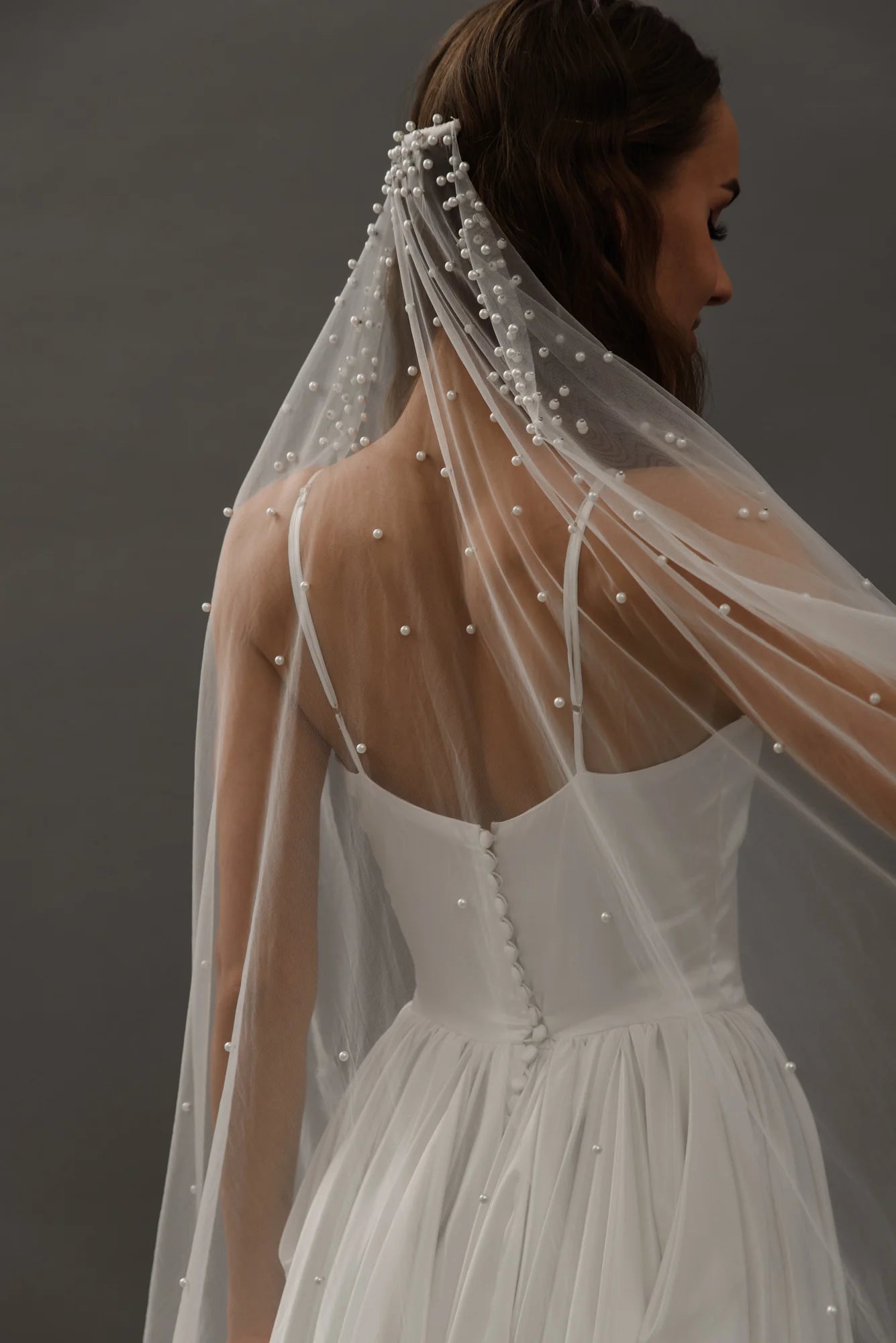 V015 Heirloom Veil - Elegant Lace Wedding Veil for Bride, Handmade Tulle Bridal Accessories with Comb (Perfect for Church Ceremony, Outdoor Wedding & Photography)