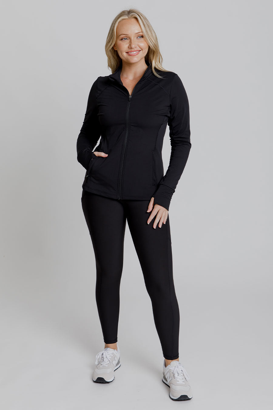 Thermal Sports Long Sleeve Zip Up Jacket for Men & Women - Breathable Winter Running Top for Cold Weather - Black - Perfect for Hiking, Jogging & Outdoor Activities