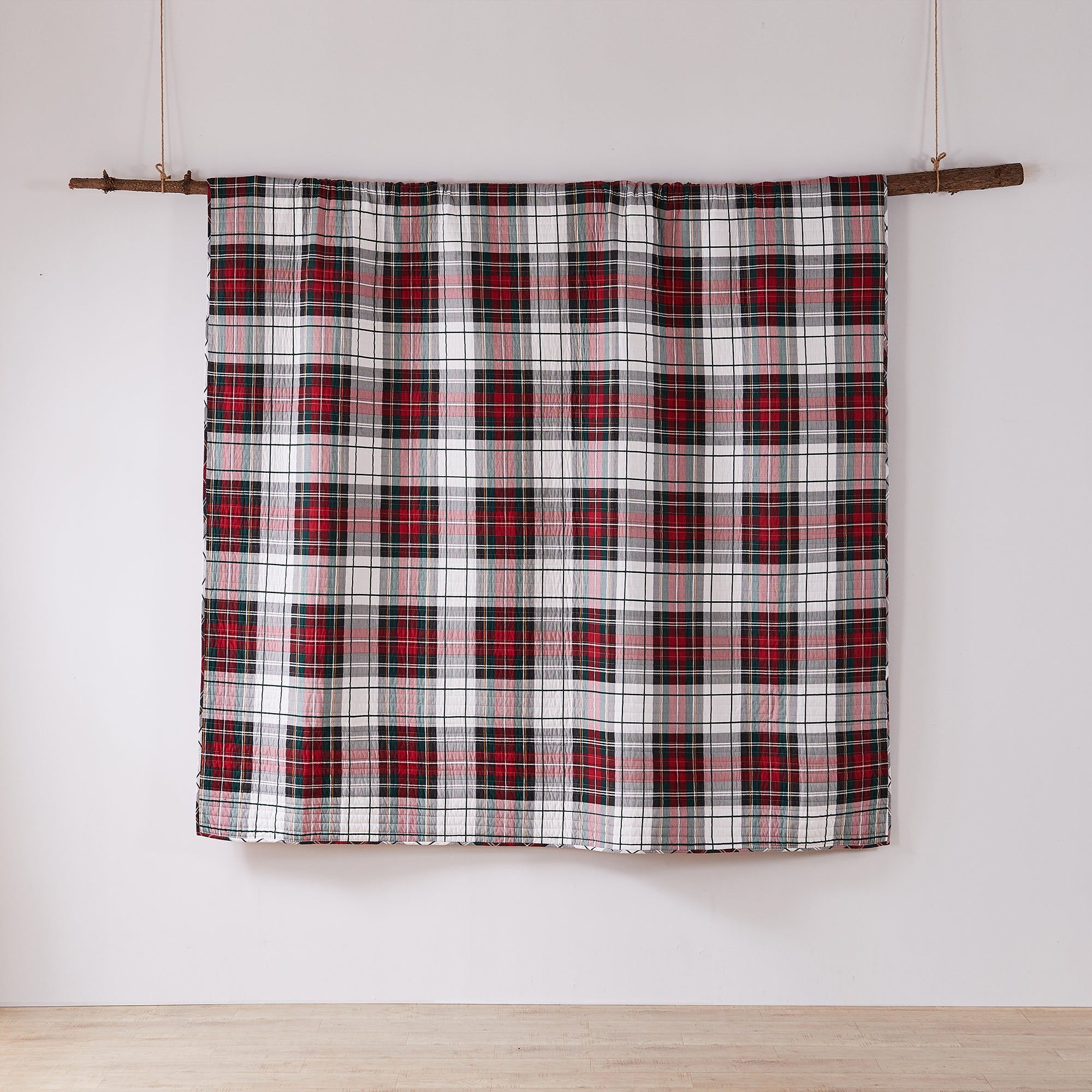Spencer Plaid Quilt - Soft & Cozy Tartan Pattern Bedspread for Winter Warmth | Perfect for Bedroom Decor, Guest Room, and Cozy Cabin Retreats