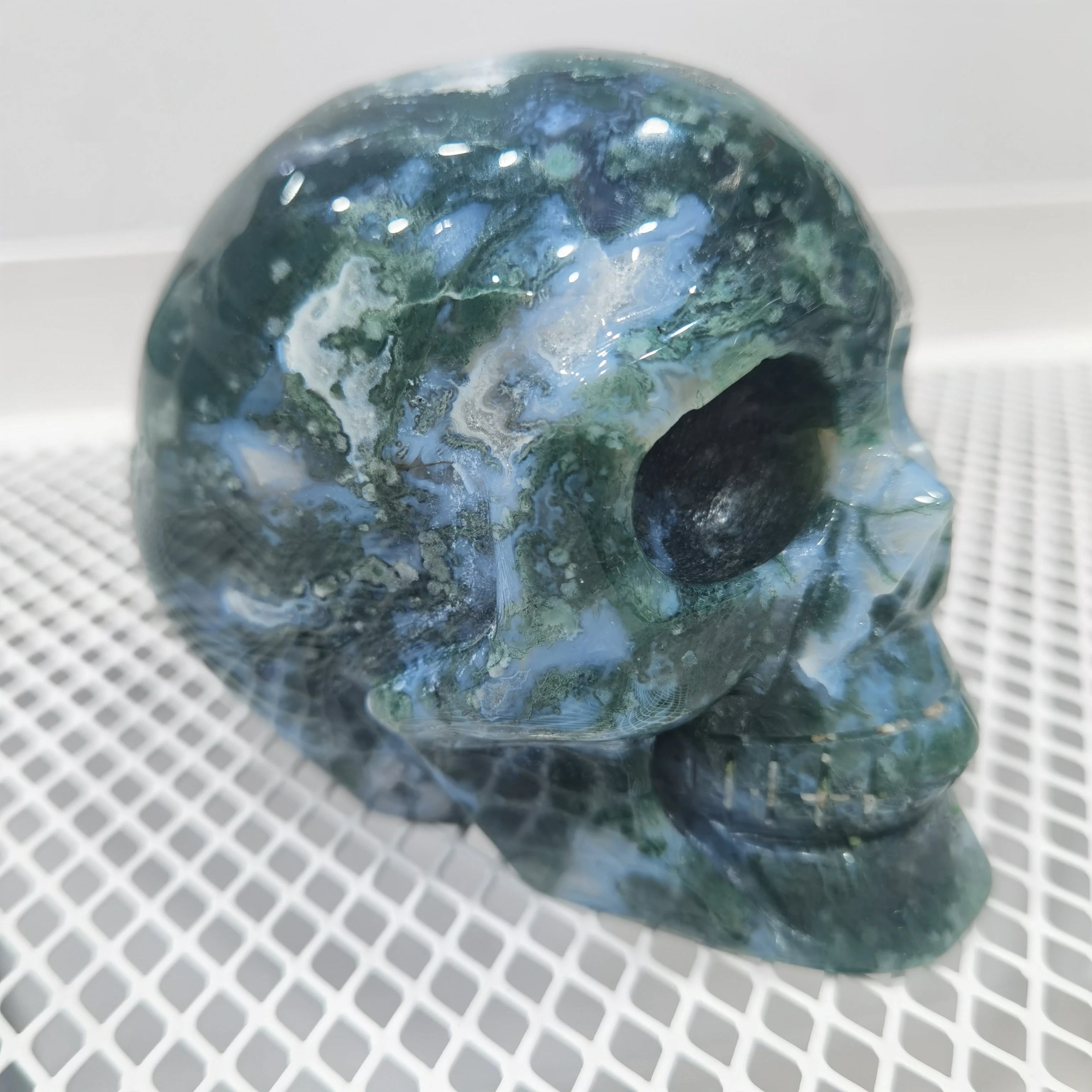 Natural Water Grass Agate Hand Carved Skull Crystal - Healing Stone for Energy Balance, Home & Office Decor, Unique Mineral Craft Gift - Perfect for Meditation Spaces, Yoga Rooms & Spiritual Altars