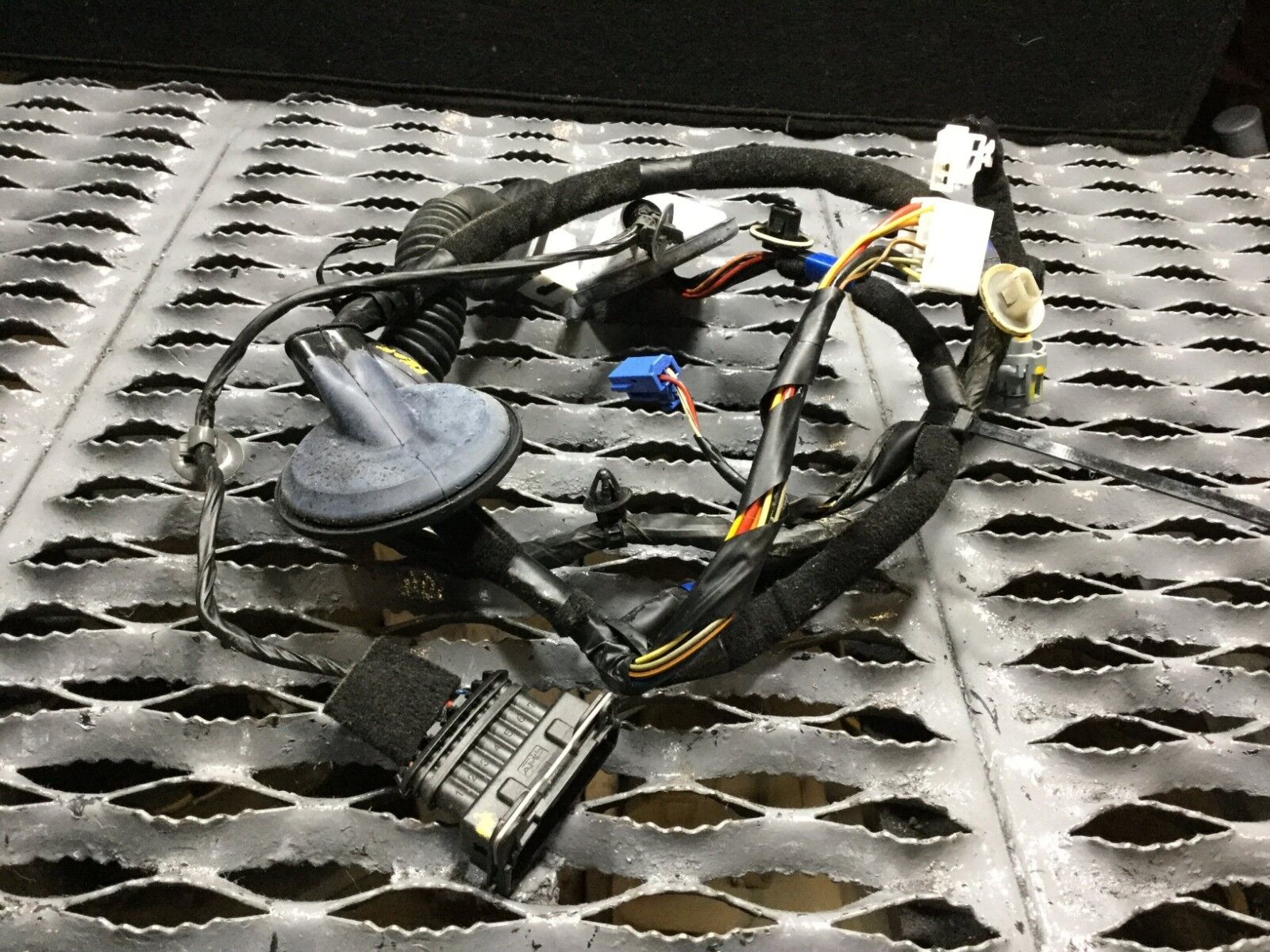 2006-2011 Hyundai Azera Right Rear Passenger Door Wire Harness OEM Replacement - Perfect for Electrical Repairs & DIY Car Maintenance