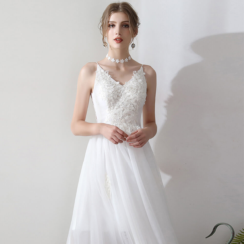 Elegant Ballet Spaghetti Straps V-Neck Lace Applique Tulle Short Wedding Dress for Bride - Perfect for Beach Weddings, Garden Parties & Romantic Photoshoots