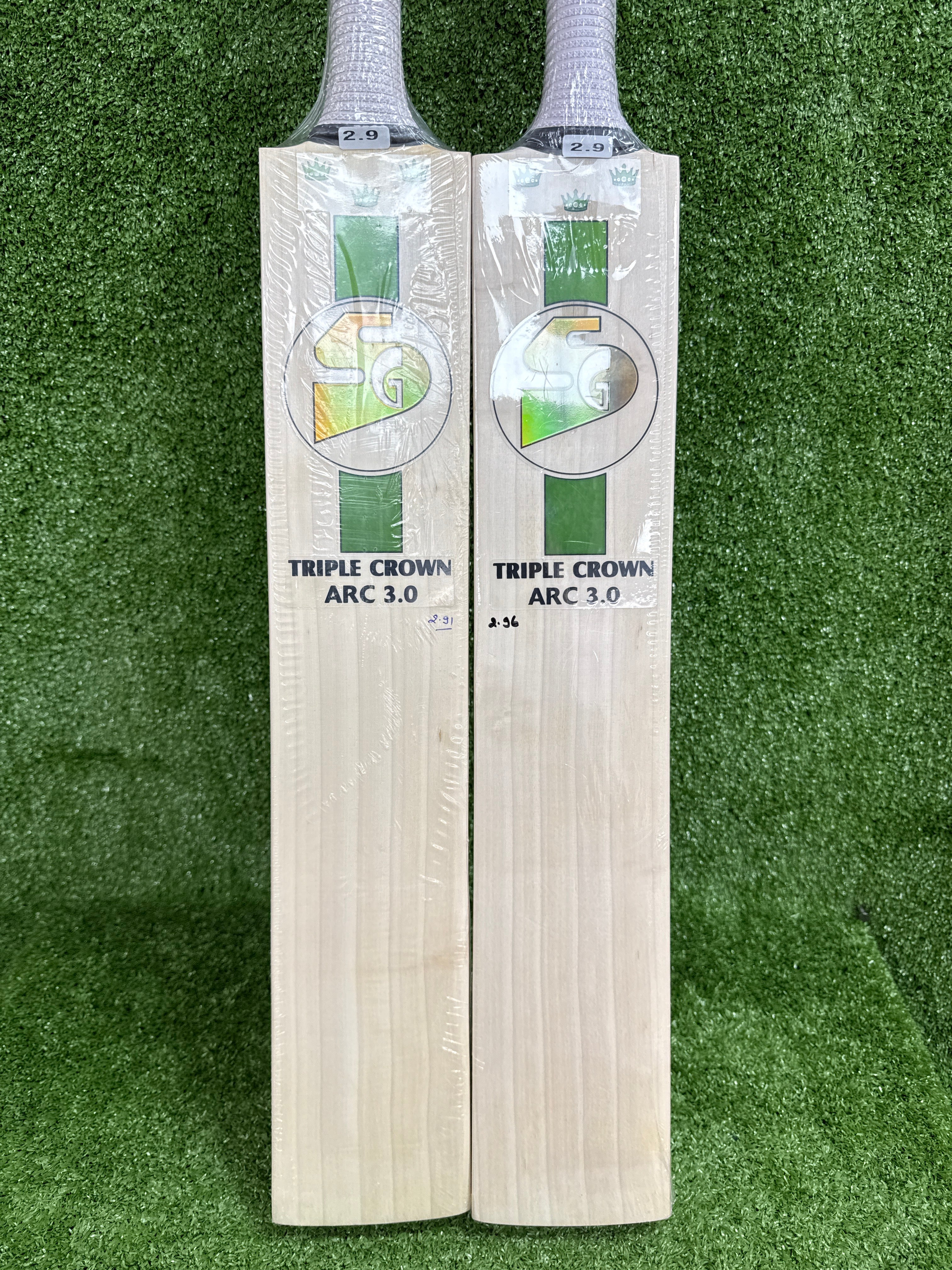 SG Triple Crown Arc 3.0 English Willow Cricket Bat - Premium Performance for Professional & Amateur Players - Perfect for Matches, Practice & Training Sessions
