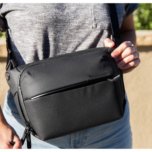 Peak Design Everyday Sling Bag 3L (Black) - Compact Camera Bag for DSLR & Mirrorless - Perfect for Travel, Hiking & Urban Commute