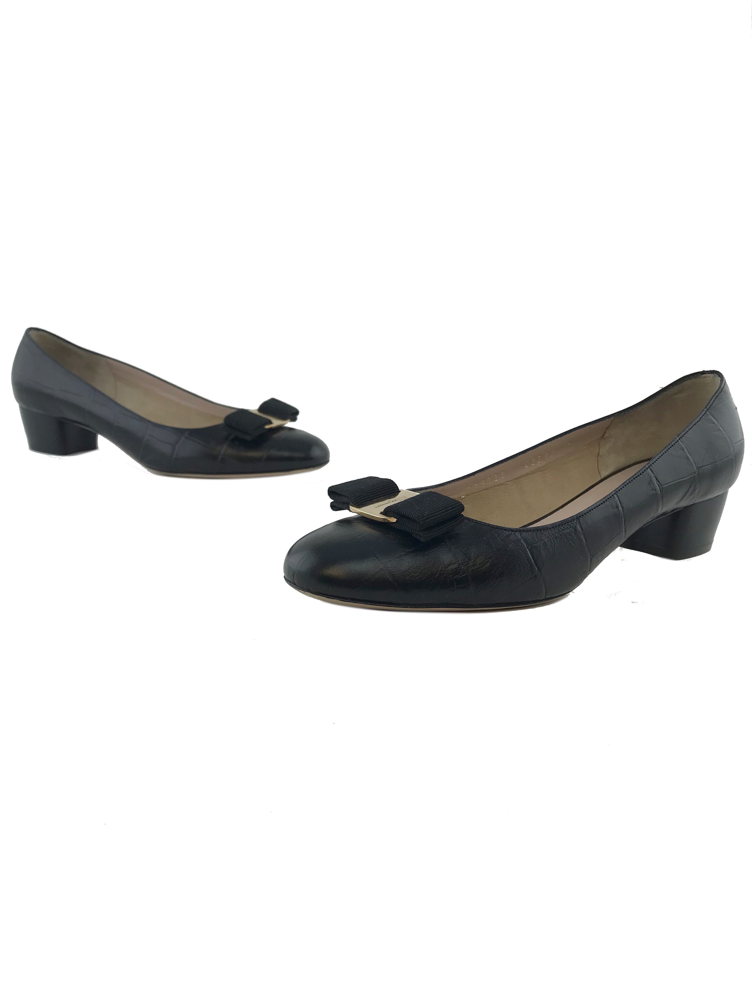 Salvatore Ferragamo Vara Bow Croc Embossed Pumps Women's Size 7.5 - Elegant Heels for Office, Wedding & Special Occasions