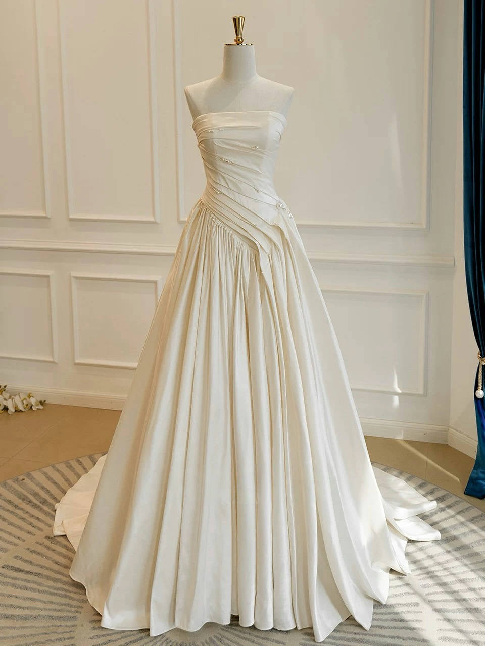 Elegant A-Line Taffeta Light Champagne Long Prom Dress & Evening Gown for Formal Events - Perfect for Homecoming, Wedding Guest, and Special Occasions