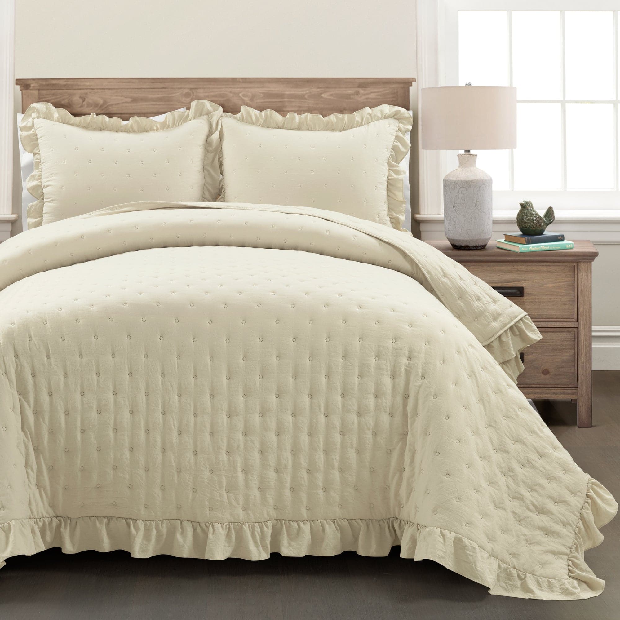 Reyna Ruffle Reversible Oversized 3-Piece Quilt Set - King/Queen Size Bedding with Matching Pillow Shams - Perfect for Master Bedroom, Guest Room & Cozy Farmhouse Decor