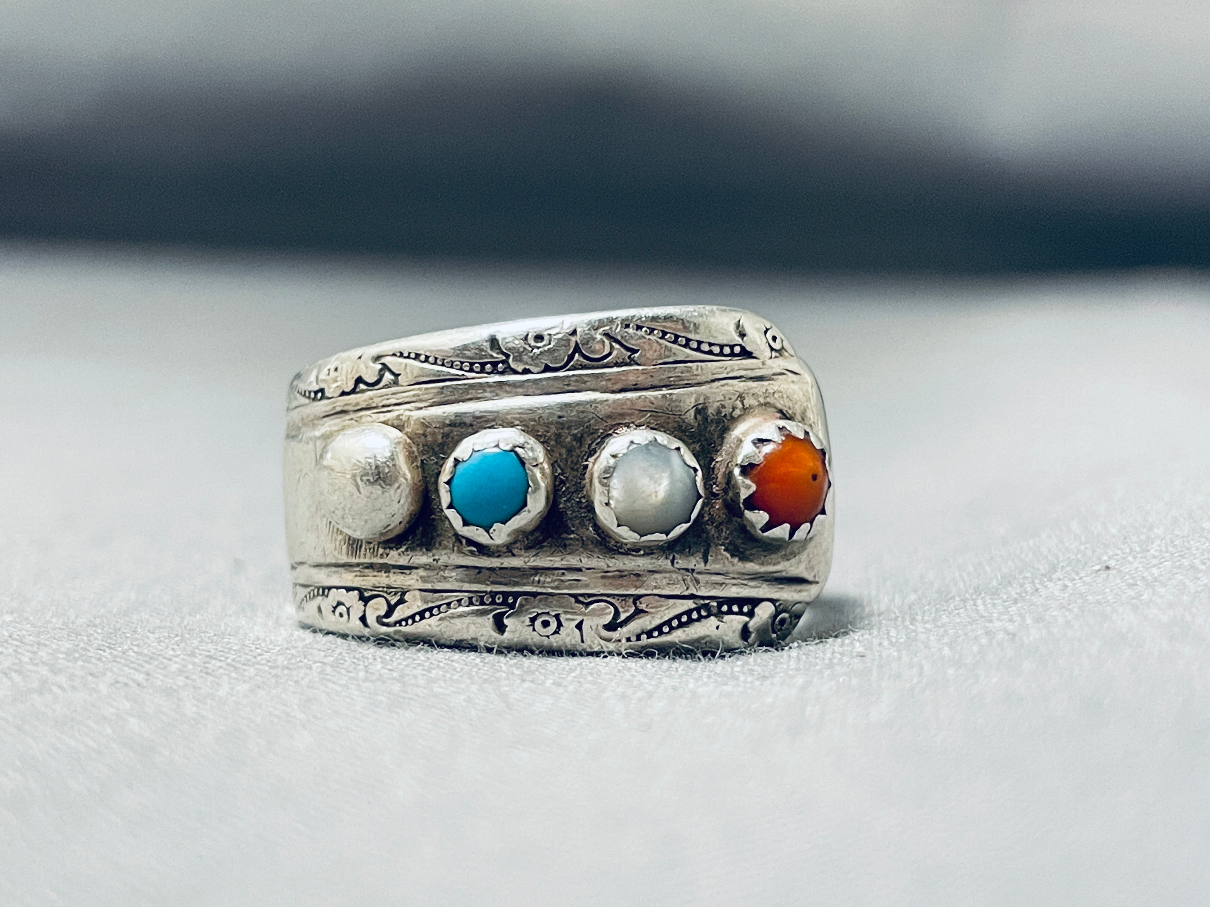 Vintage Native American Navajo Turquoise Sterling Silver Band Ring - Handmade Southwest Jewelry for Women & Men - Perfect for Boho, Western & Casual Fashion