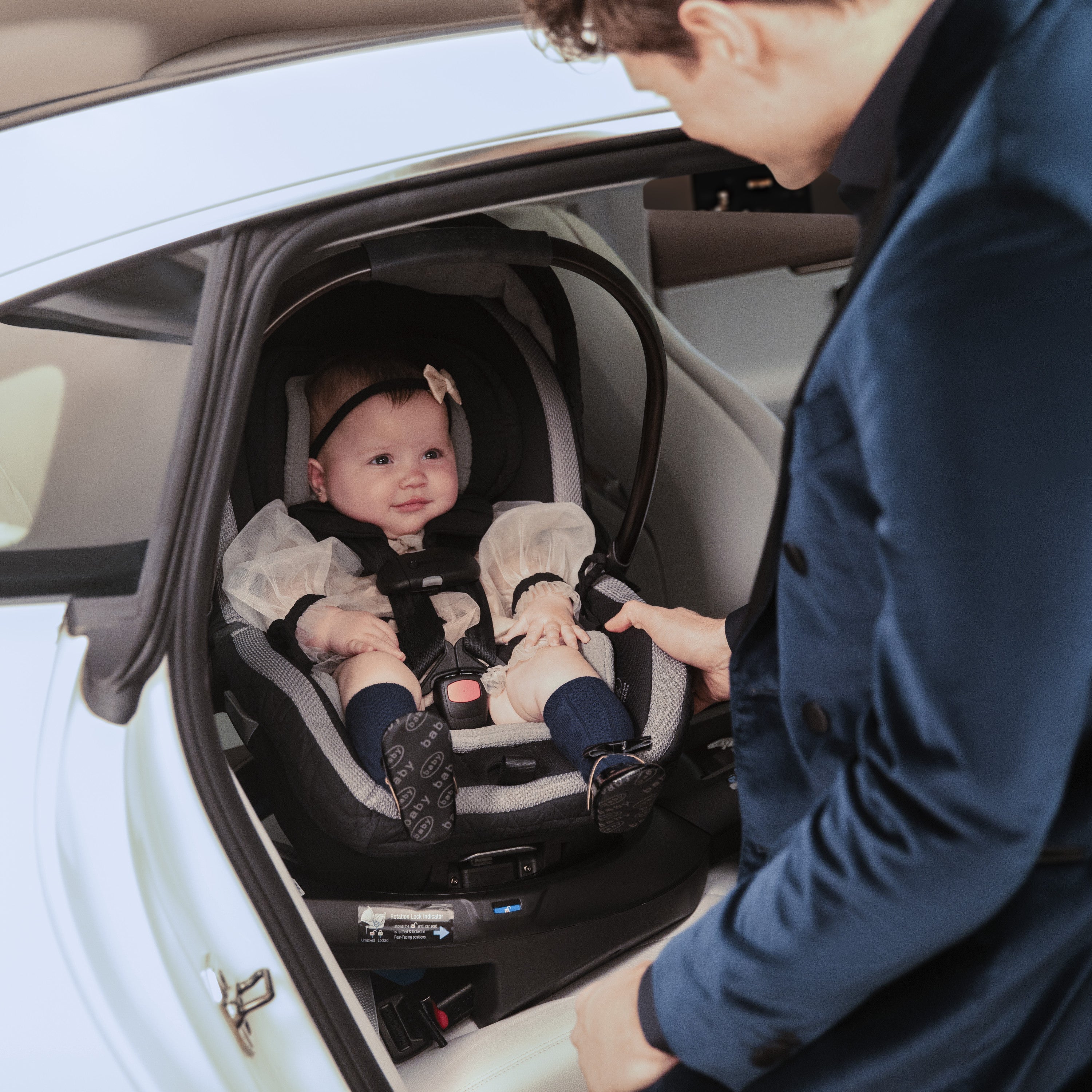 Maxi Cosi Kindred Peri 180° Rotating Baby Car Seat - Safe & Comfortable Infant Car Seat for Newborns to Toddlers - Perfect for Travel, Daily Commute & Family Outings