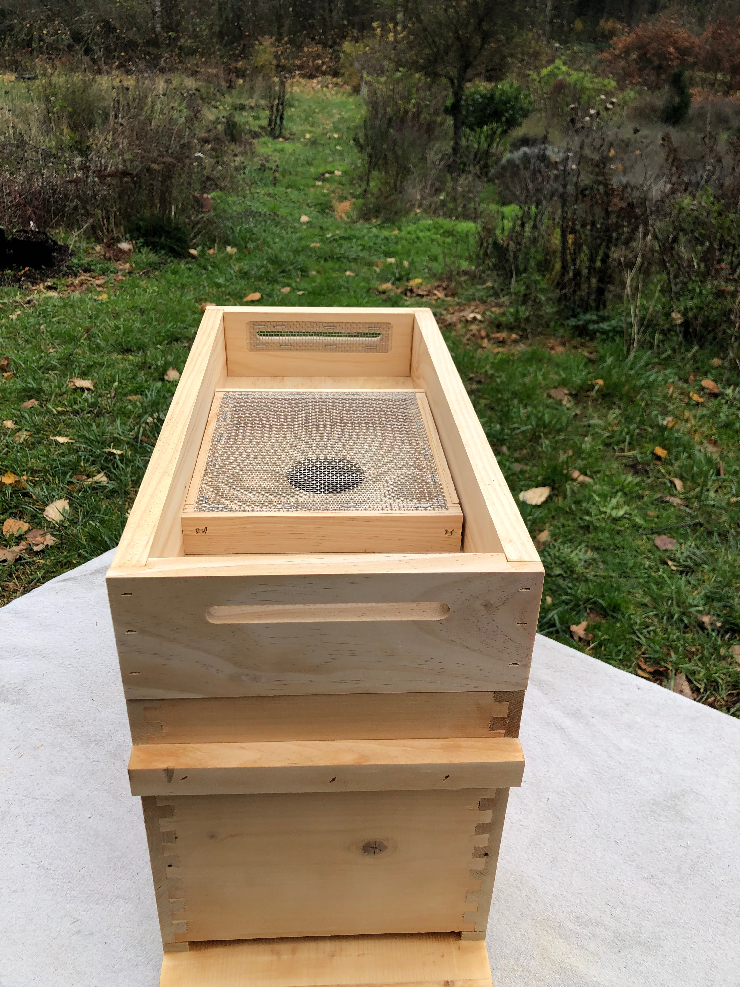 Nucleus Hive Vivaldi Board™ with Vivaldi Screen™ - Premium Beekeeping Equipment for Professional & Hobbyist Beekeepers | Perfect for Honey Production, Pollination & Apiary Management