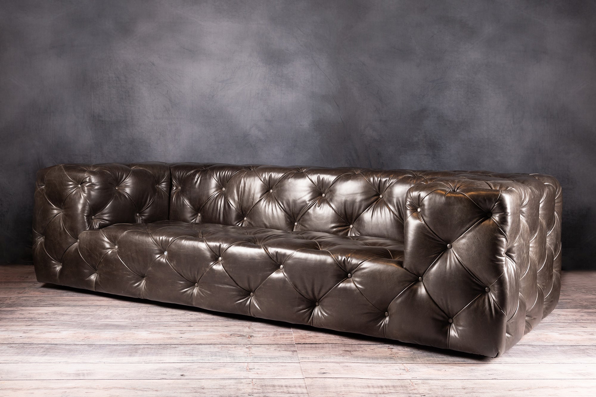 Luxury Royal Decadence Genuine Leather Sofa - Premium Comfort for Living Room, Lounge & Home Theater Seating