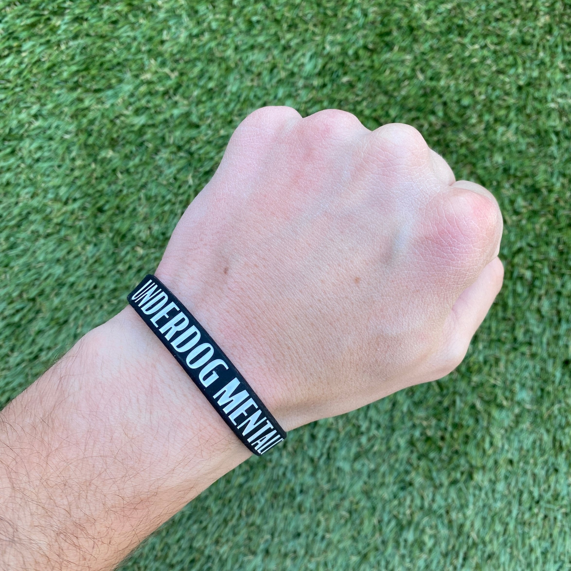 UNDERDOG MENTALITY Motivational Wristband - Inspirational Silicone Bracelet for Athletes, Fitness & Daily Motivation - Perfect for Workouts, Sports & Personal Empowerment