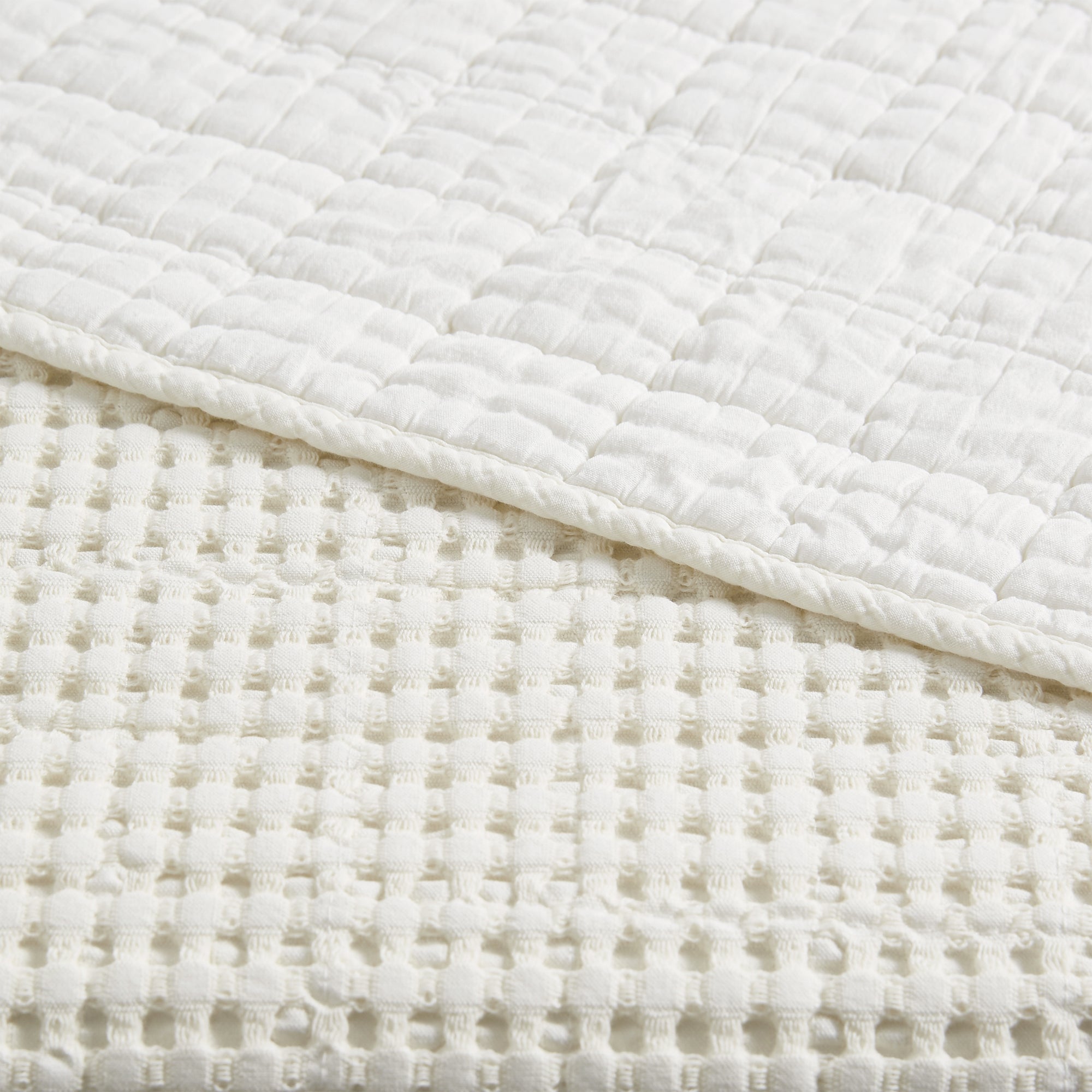 Luxury Mills Waffle Quilt Set - Ultra Soft Bedding Collection for Queen/King Size Beds - Perfect for Cozy Bedrooms, Guest Rooms & Hotel Stays