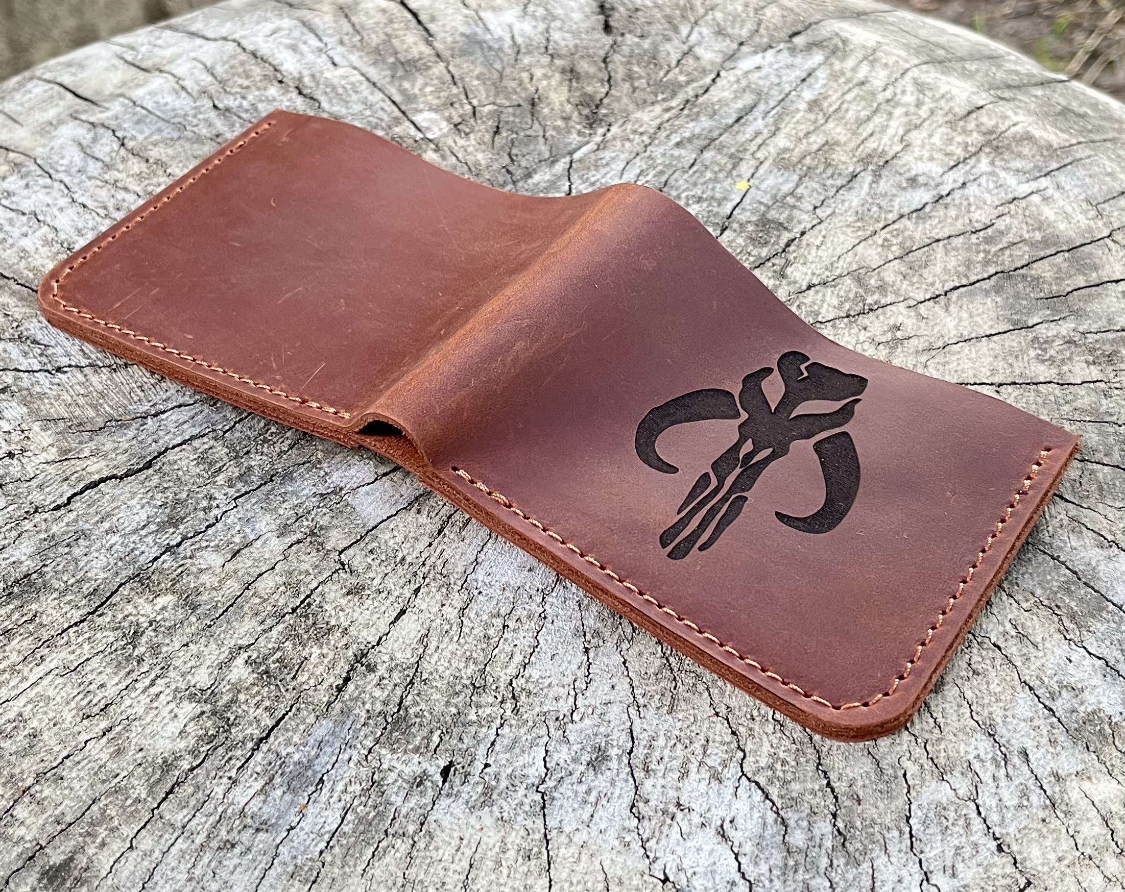 **Mandalorian Boba Fett Leather Wallet for Men - Handmade Hand-Stitched Genuine Leather Wallet - Perfect Gift for Dad, Husband, Boyfriend - Christmas, Birthday, Anniversary Gift - Ideal for Cosplay, Star Wars Fans & Collectors**