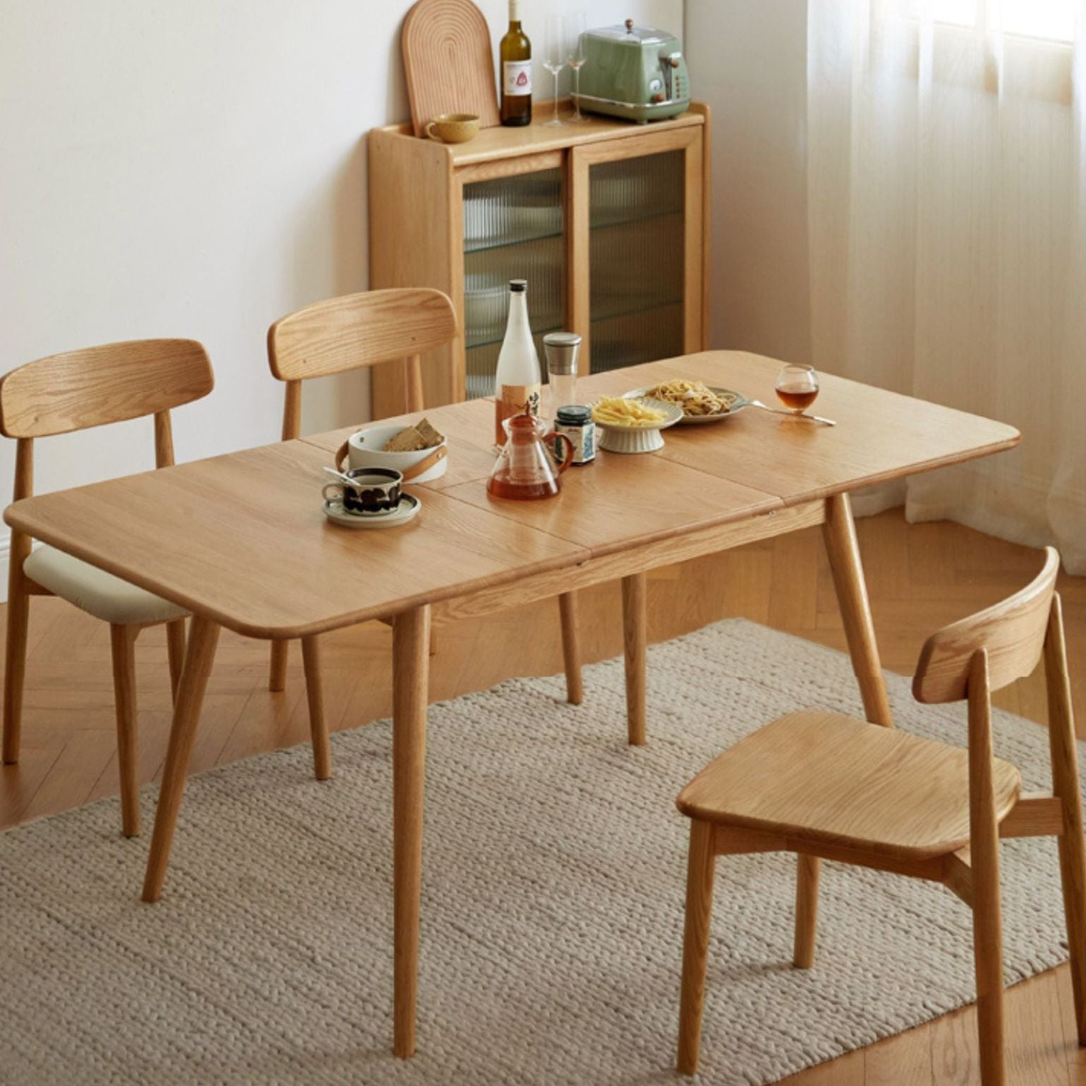 Solid Oak Wood Extendable Dining Table - Expandable for 6 to 8 People - Perfect for Small Spaces & Family Gatherings