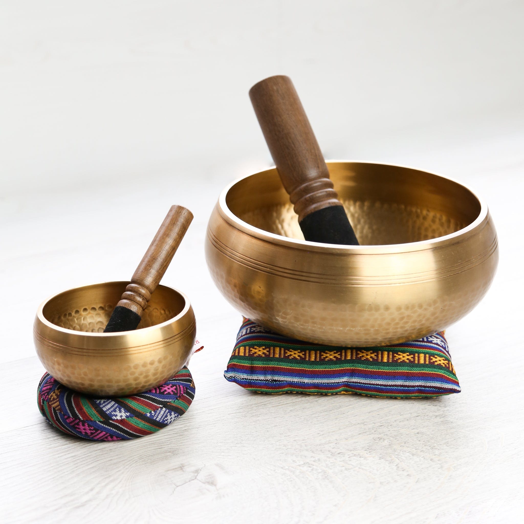 Hand Hammered Tibetan Singing Bowl Set - Meditation & Healing Sound Therapy for Yoga, Mindfulness & Relaxation - Perfect for Home, Spa & Studio Use