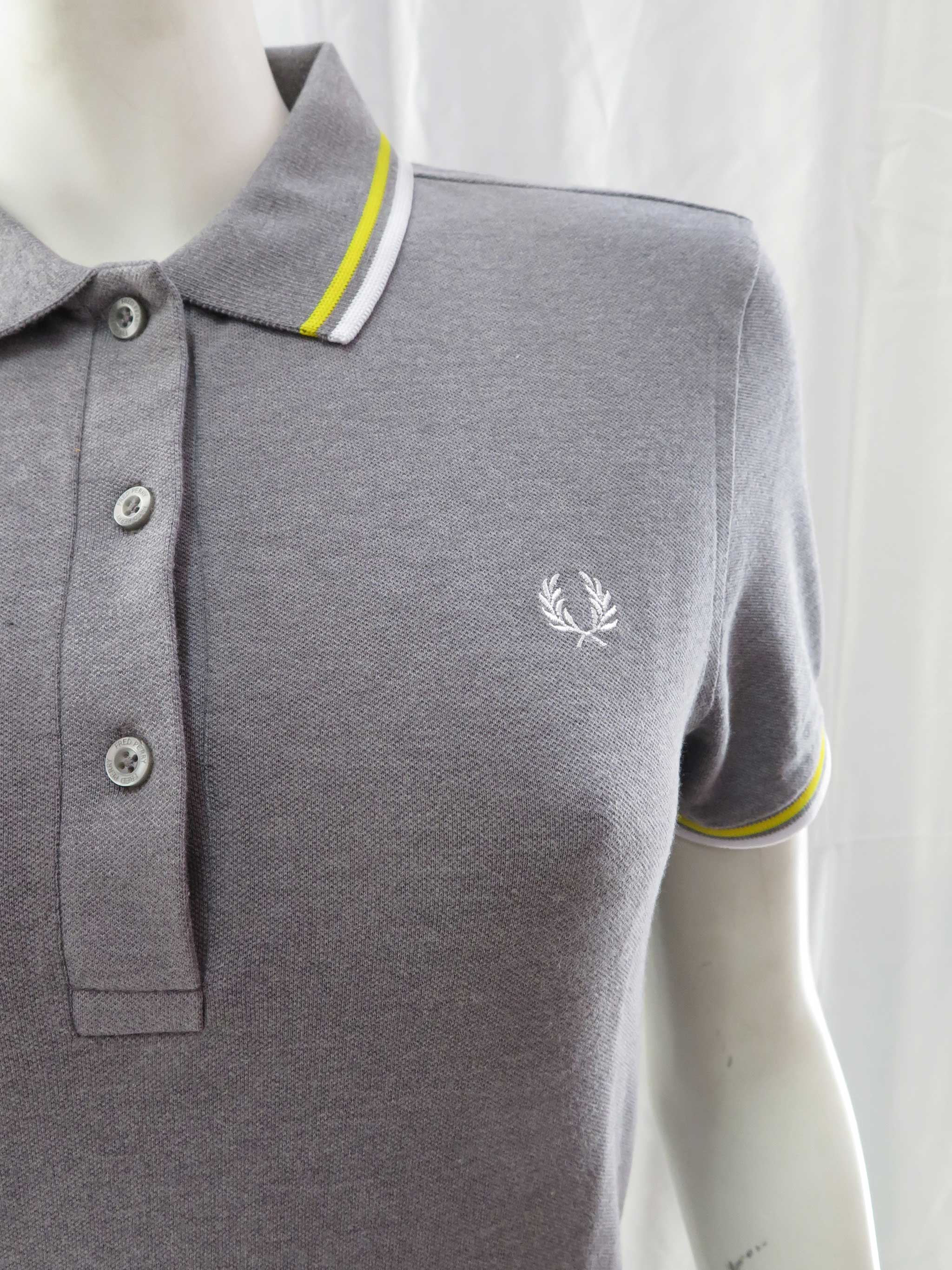 Fred Perry Women's Twin Tipped Polo Shirt - Pavement/Yellow/White | Classic Casual Wear for Women | Perfect for Office, Golf & Summer Outfits