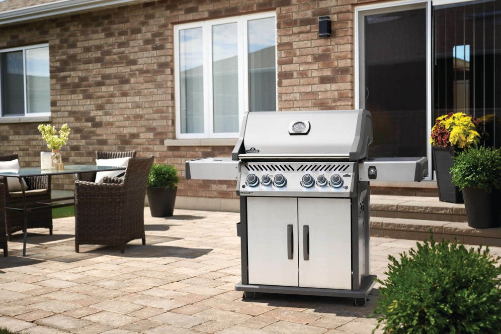 Napoleon Rogue SE 525 Gas Grill - RSE525RSIBPSS 1 Stainless Steel Outdoor BBQ Grill for Backyard, Patio & Tailgating | Perfect for Family Gatherings & Summer Cookouts