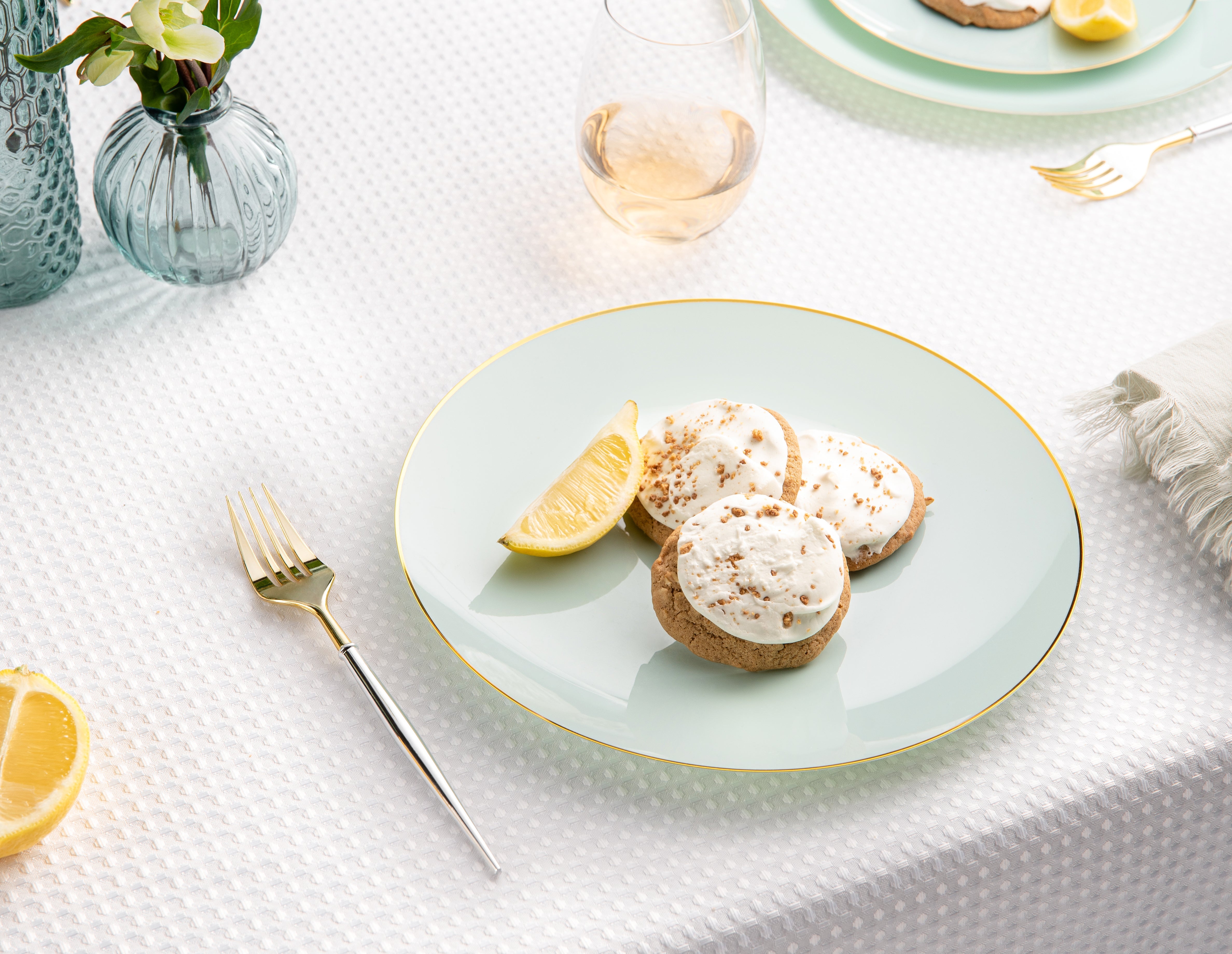 Eco-Friendly Turquoise and Gold Round Plastic Plates | Biodegradable & Organic Dinnerware for Parties, Picnics, and Outdoor Events