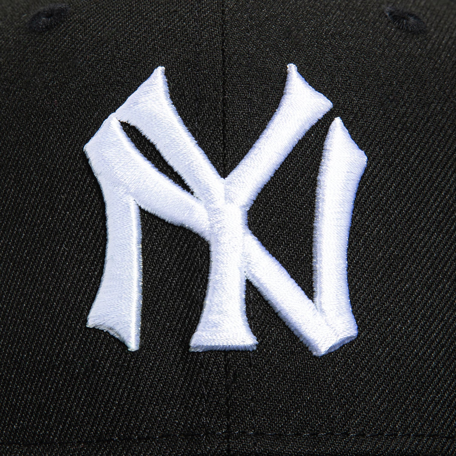 New Era 59Fifty New York Yankees 1941 World Series Patch Snapback Hat - Black & White Baseball Cap for Men, Women - Perfect for Baseball Games, Streetwear & Fan Collections