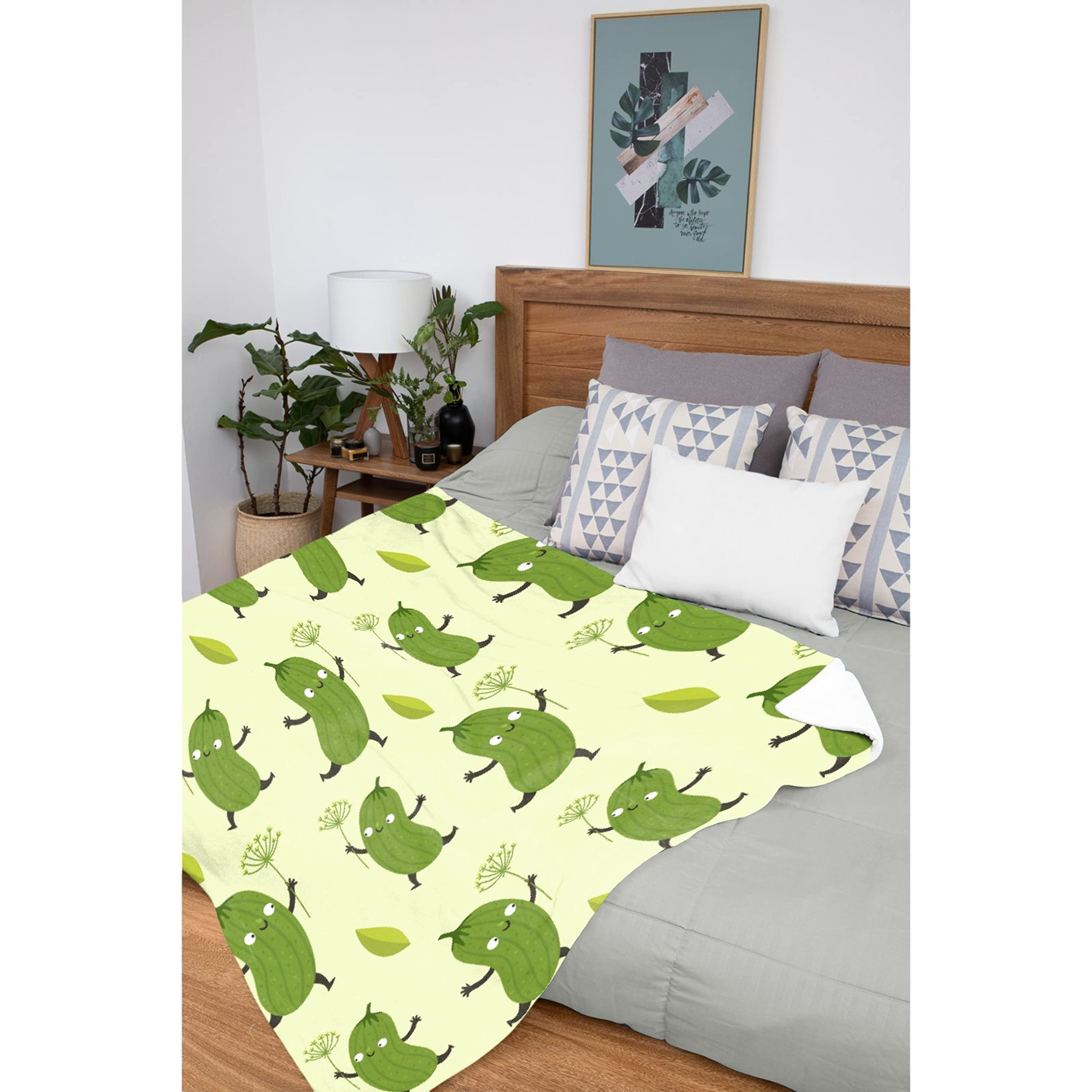 Pickle Throw Blanket - Ultra Soft Flannel Fleece Blanket | Perfect Gift Idea | Plush Lightweight Cozy Blanket for Couch, Sofa & Bed | All-Season XL 120x90 inches | Great for Family Movie Nights, Camping & Home Decor