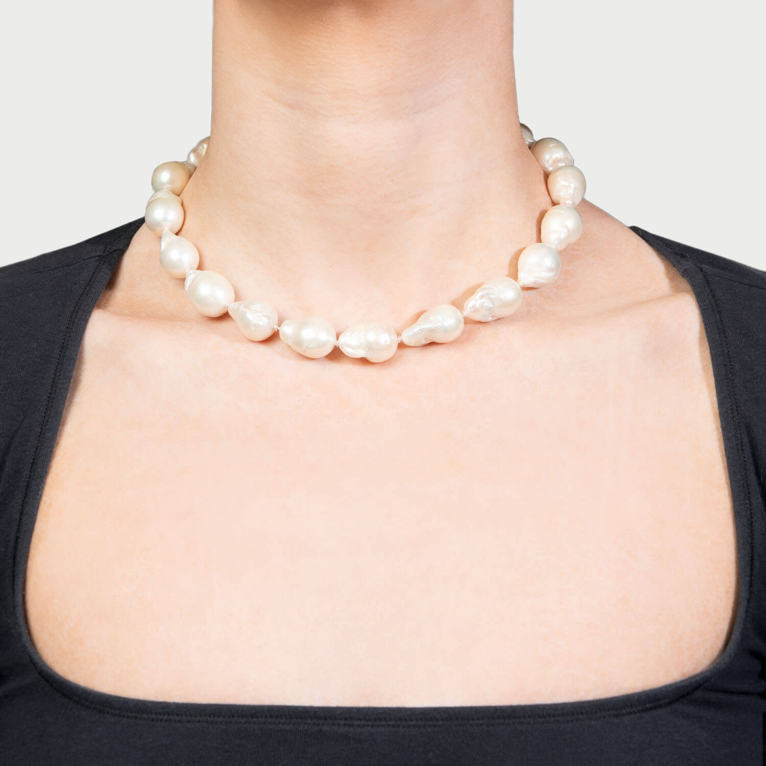 18K Gold Baroque Pearl and Diamond Necklace for Women - Elegant Vintage Jewelry Gift for Weddings, Parties & Special Occasions