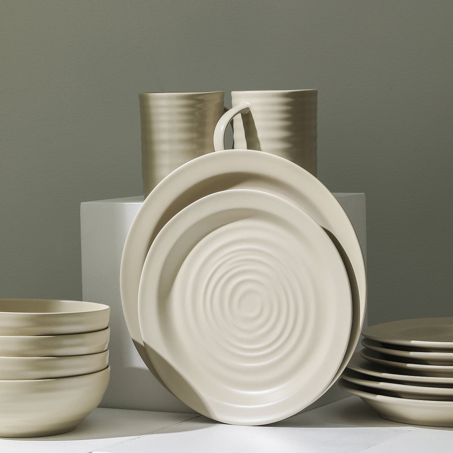 Orbit Stoneware Salad Plate - Beige Ceramic Dinner Plate for Salads, Appetizers & Desserts - Elegant & Durable Dishware for Home Dining & Entertaining