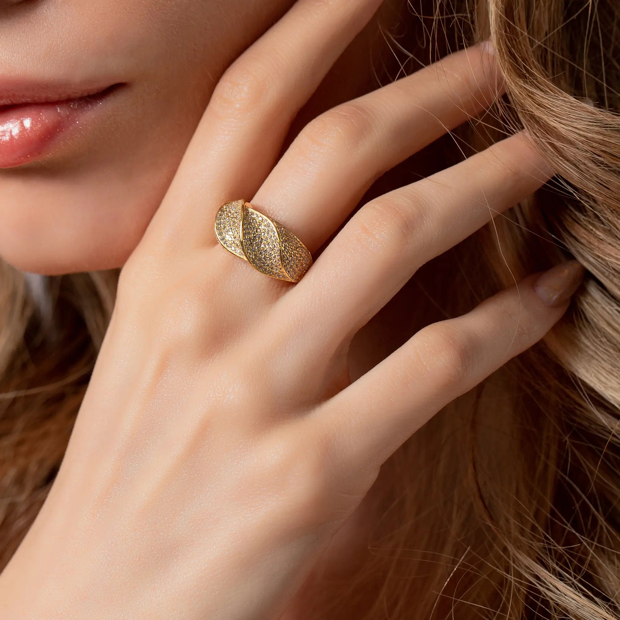 Stylish Croissant Ring - Elegant Gold or Silver Dainty Ring for Women - Perfect for Everyday Wear, Date Nights & Gifting