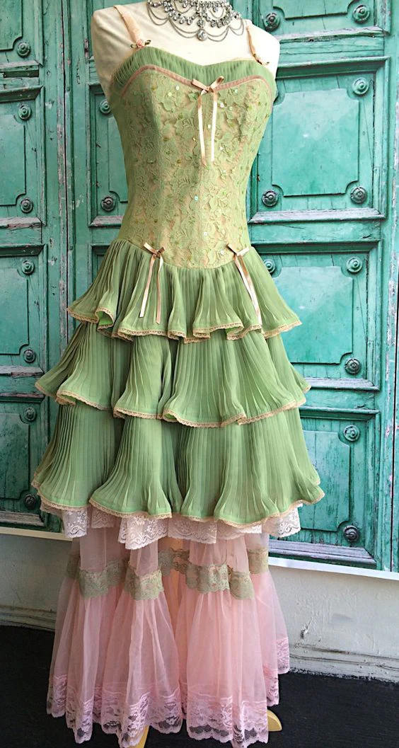 Elegant A-Line Green Long Prom Dress with Lace Layering - Formal Evening Gown for Homecoming, Wedding & Special Occasions - Style J3323
