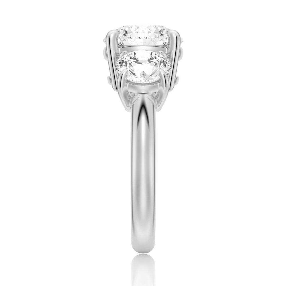 Exquisite Round Cut Three Stone Moissanite Engagement Ring for Women - Perfect for Proposals, Weddings & Anniversaries
