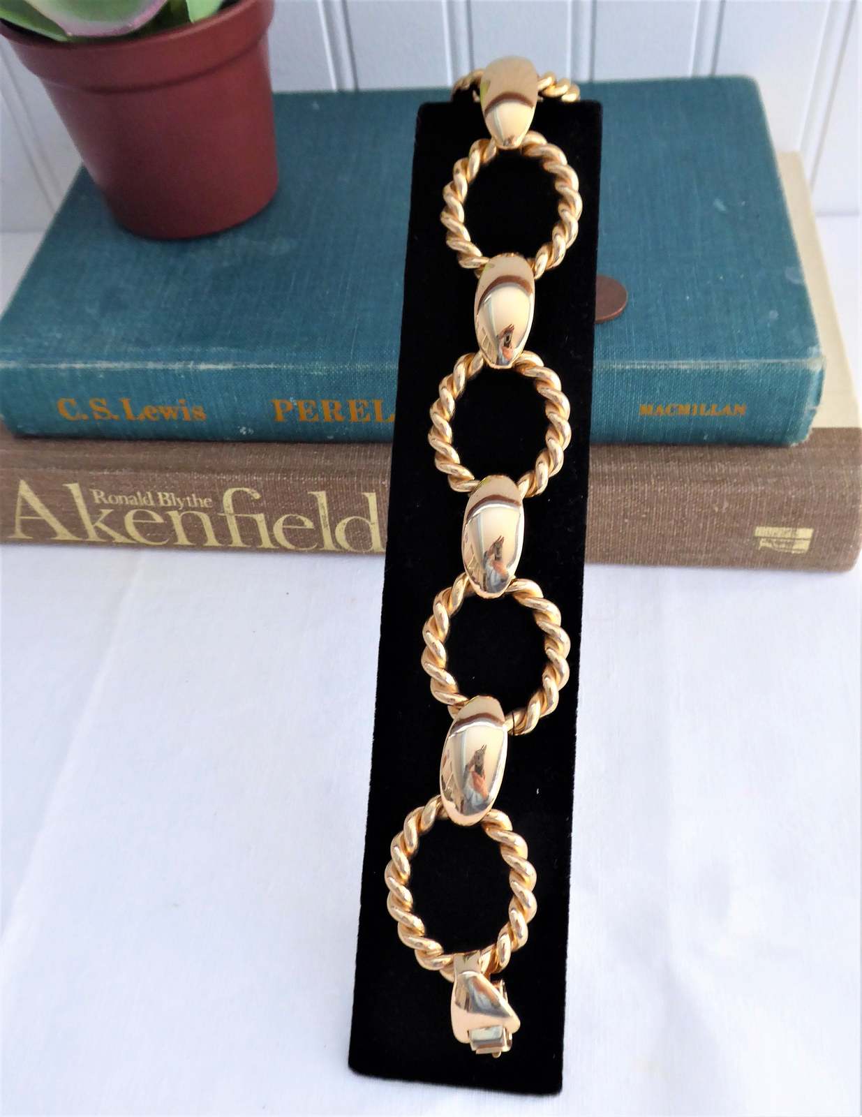 Vintage 1980s Napier Twisted Link Chunky Bracelet - Gold Plated Signed Oval Links for Women | Perfect for Retro Fashion, Parties & Gift Giving