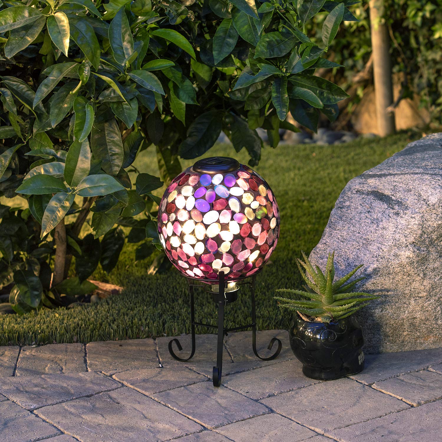 Alpine Corporation Solar-Powered Pink Glass Mosaic Gazing Globe with LED Lights & Metal Stand - Violet | Outdoor Garden Decor for Patio, Yard & Landscape Decoration