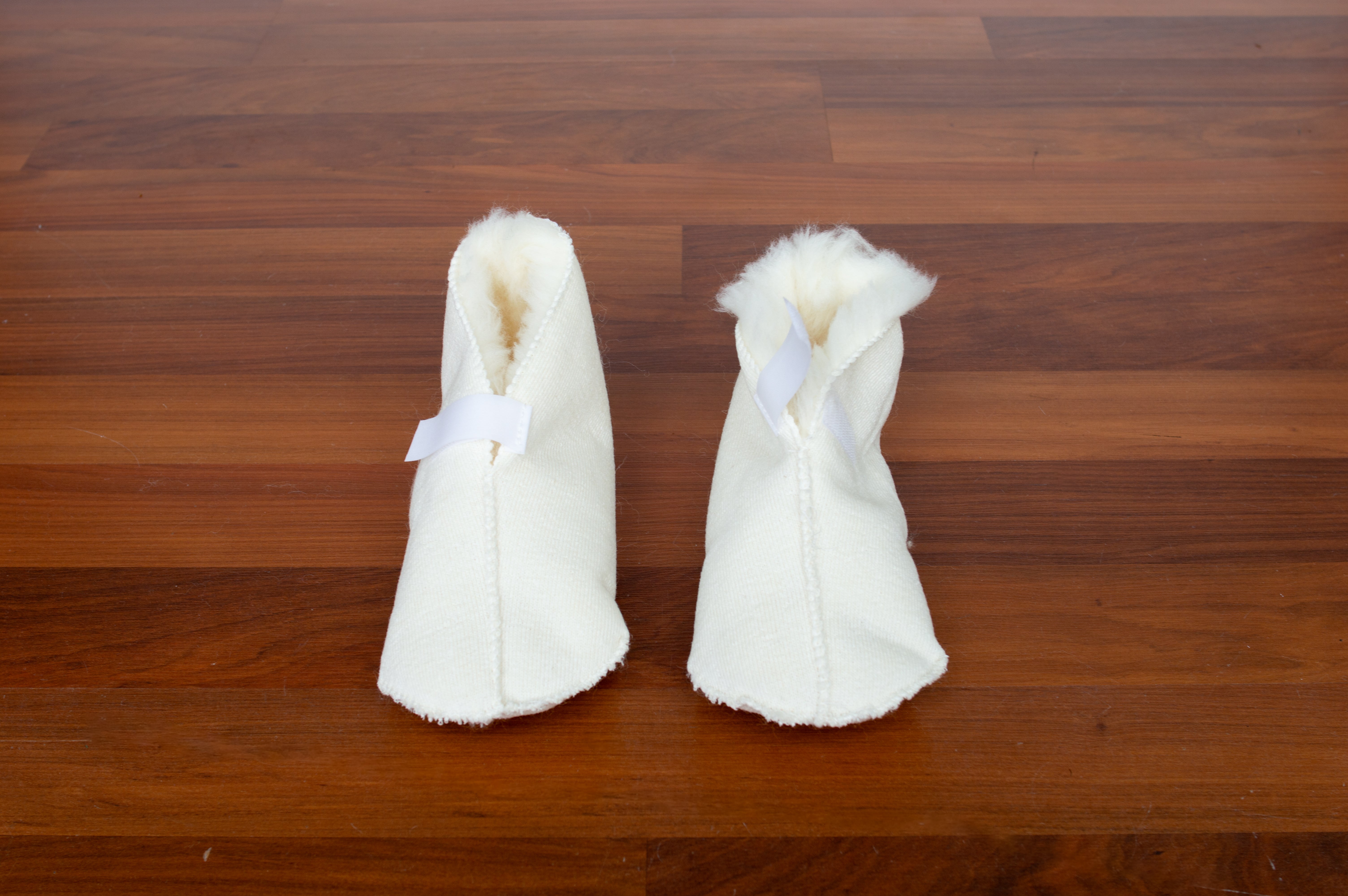 Cozy Sheep Wool Bed Socks for Women & Men - Ultra Soft Warm Winter Sleeping Socks - Perfect for Cold Nights, Relaxing at Home & Gift Giving