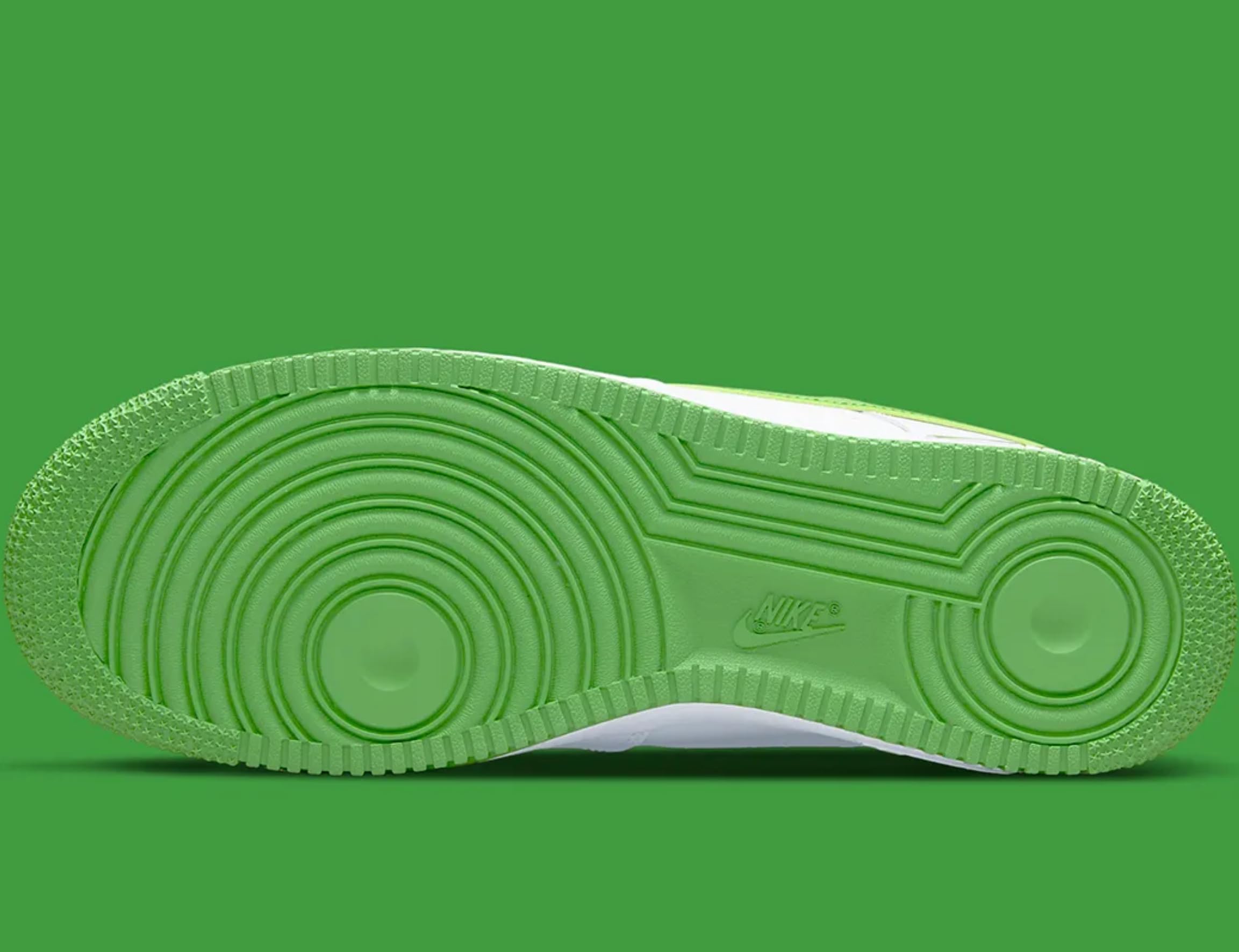 Nike Men's Retro Sneakers in White, Chlorophyll Green & Candy Apple - Size 13.5 AU | Classic Athletic Shoes for Running, Gym & Casual Wear