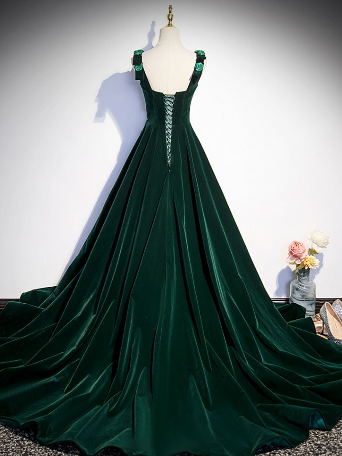 Elegant A-Line Velvet Green Long Prom Dresses for Women - Formal Evening Gowns for Homecoming, Ball & Special Occasions