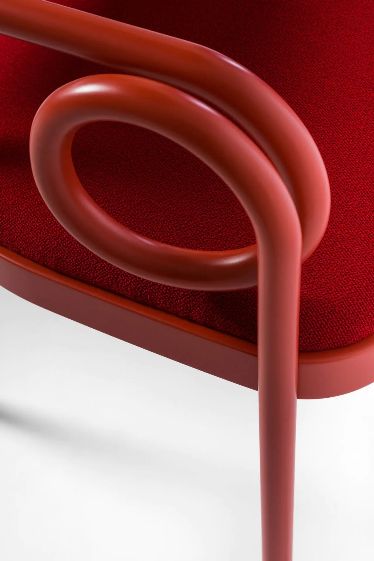 GTV Loop Lounge Chair - Modern Indoor/Outdoor Accent Chair for Living Room, Patio & Office - Stylish Comfort for Relaxing & Reading