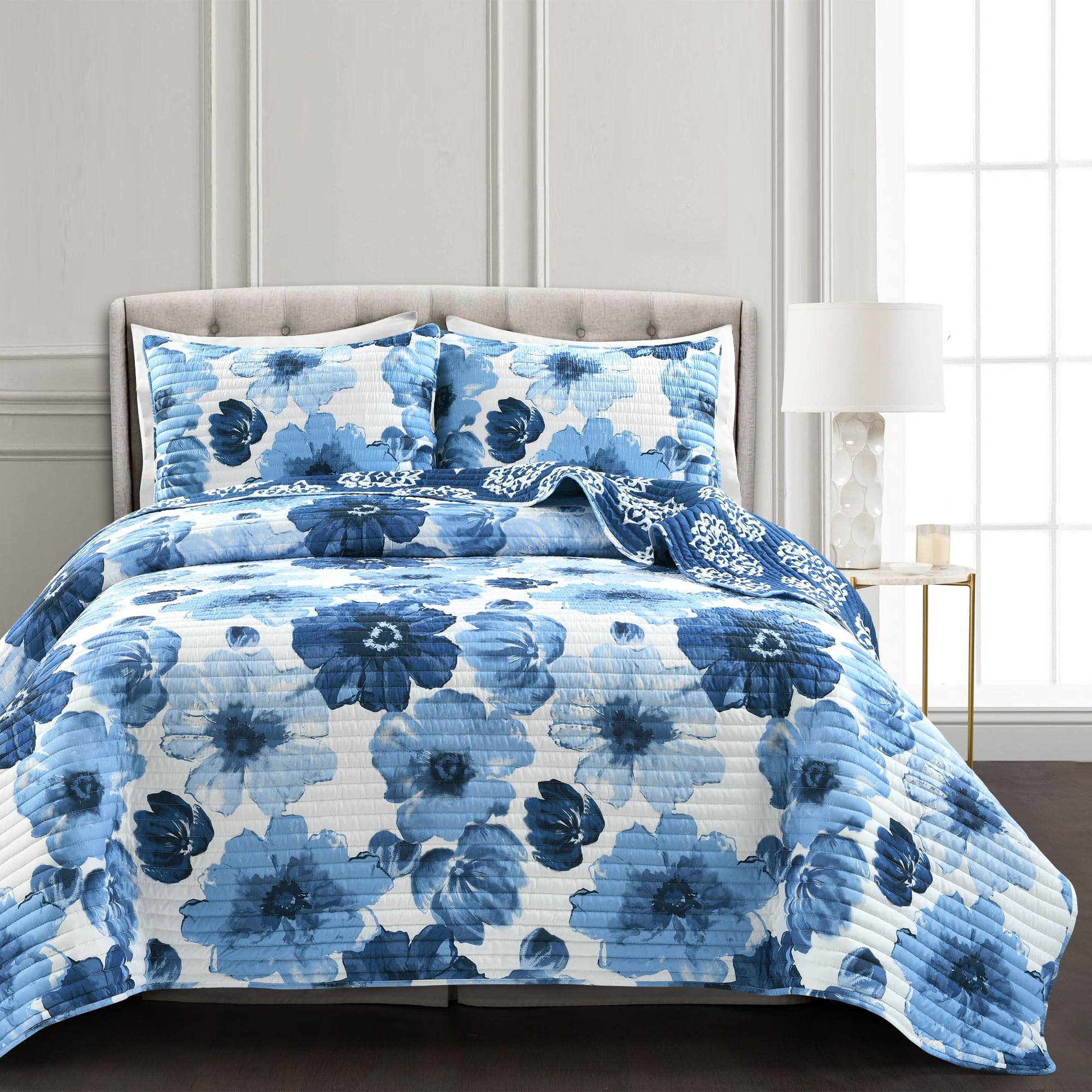 Leah Quilt 3 Piece Bedding Set - Queen Size Comforter, Pillow Shams & Bed Skirt - Soft Microfiber Luxury Quilted Bed Set for Cozy Bedroom Decor