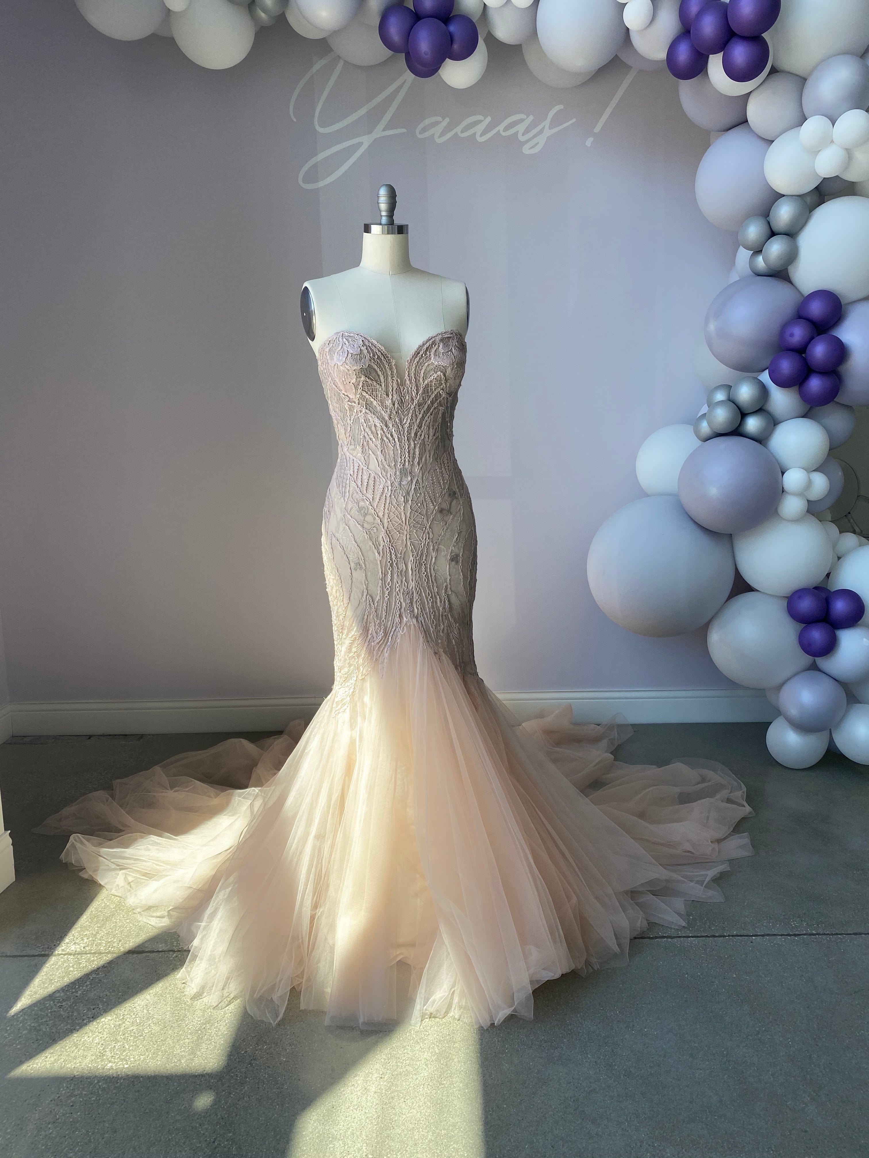 Badgley Mischka Deanna Women's Evening Dress Size 10 - Perfect for Weddings, Galas & Formal Events