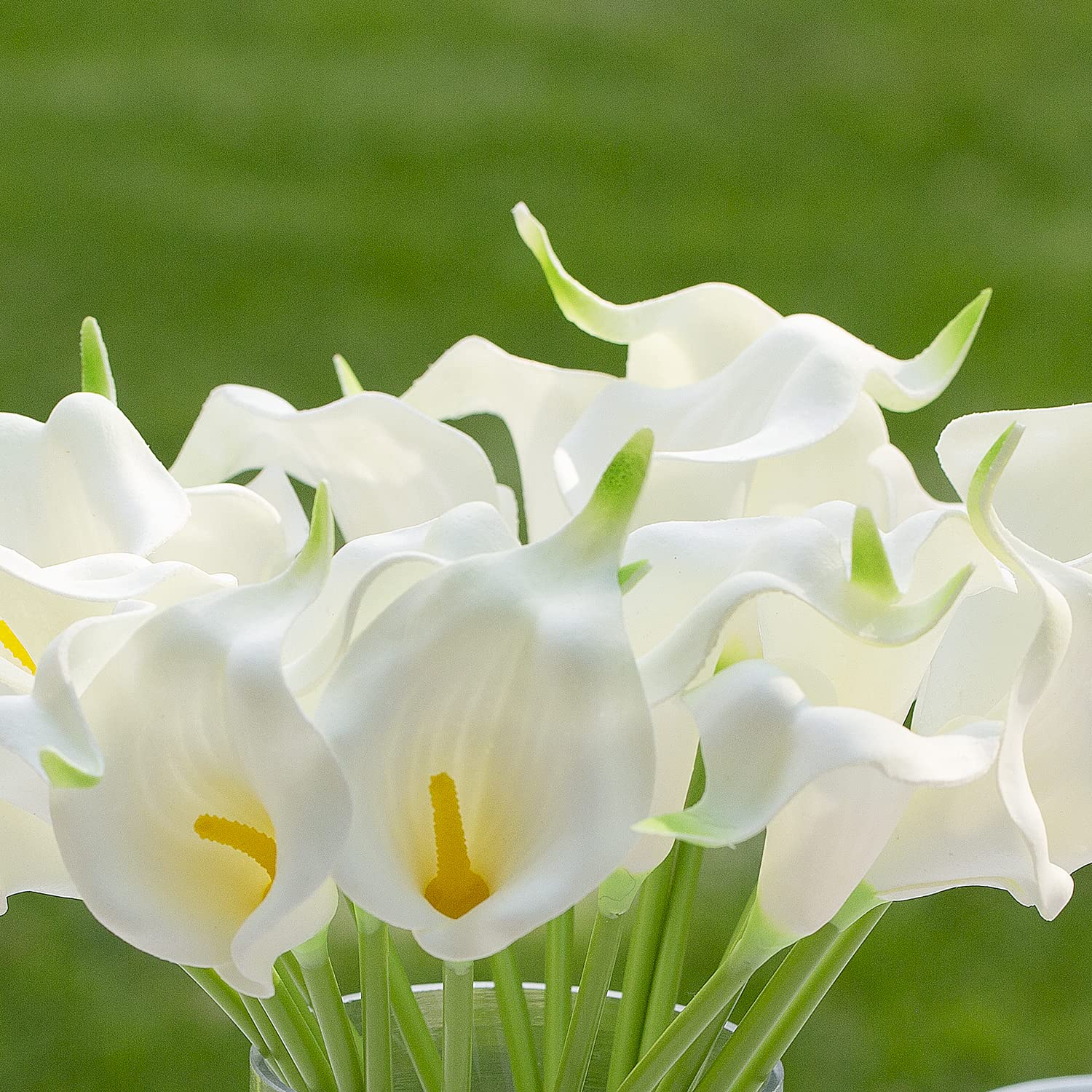 ENOVA HOME 20-Piece Real Touch Artificial Lilies Flower Arrangement in Glass Vase with Faux Water - White Silk Flowers for Wedding Centerpieces, Home Decor, Office & Table Decorations