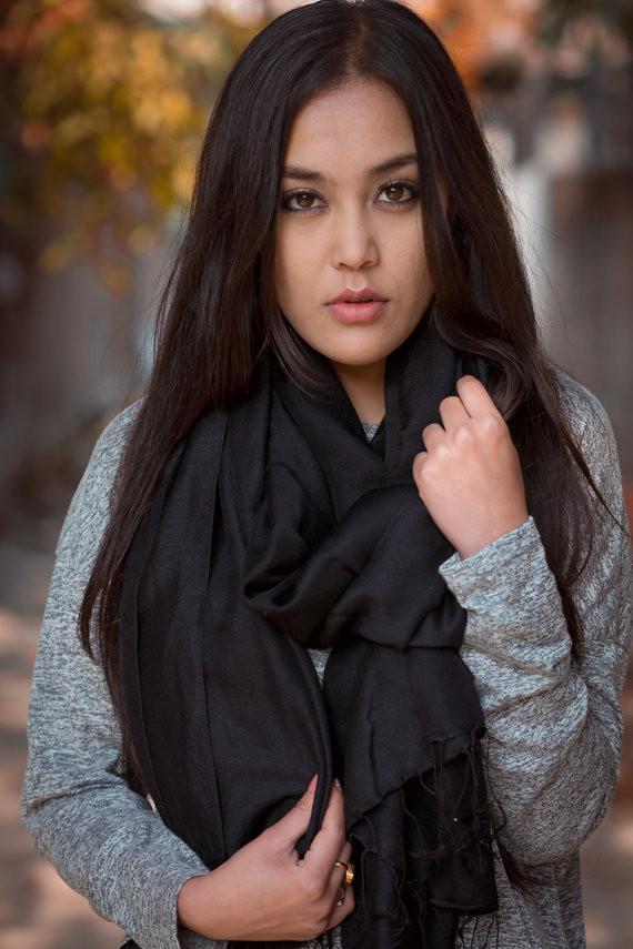100% Pure Pashmina Shawl - Soft Cashmere Wrap Scarf for Women - Elegant Black Winter Accessory for Parties, Weddings & Evening Events