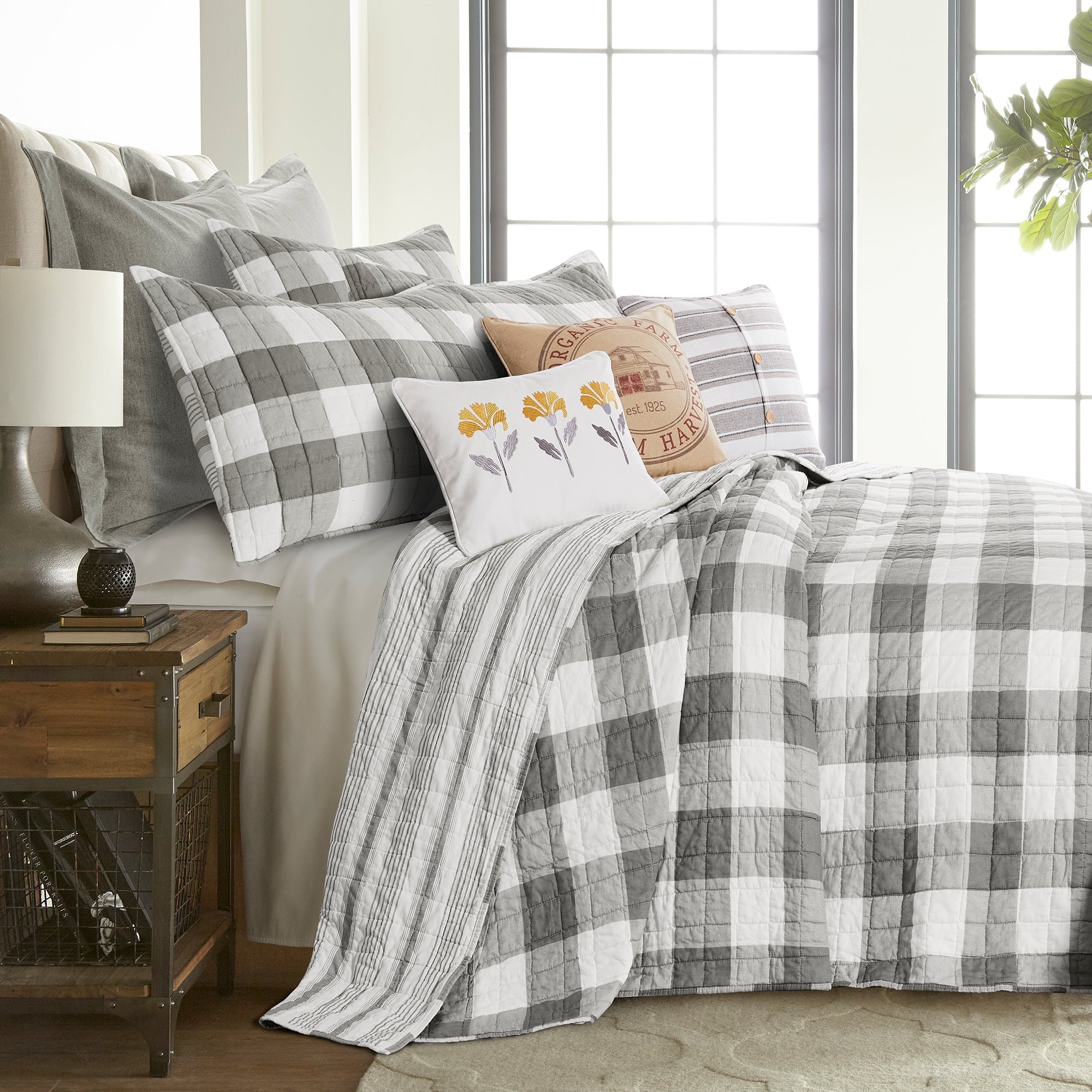 Camden Bedspread Set - Queen Size Luxury Quilted Bedding with Matching Pillow Shams - Perfect for Master Bedroom & Guest Room Decor