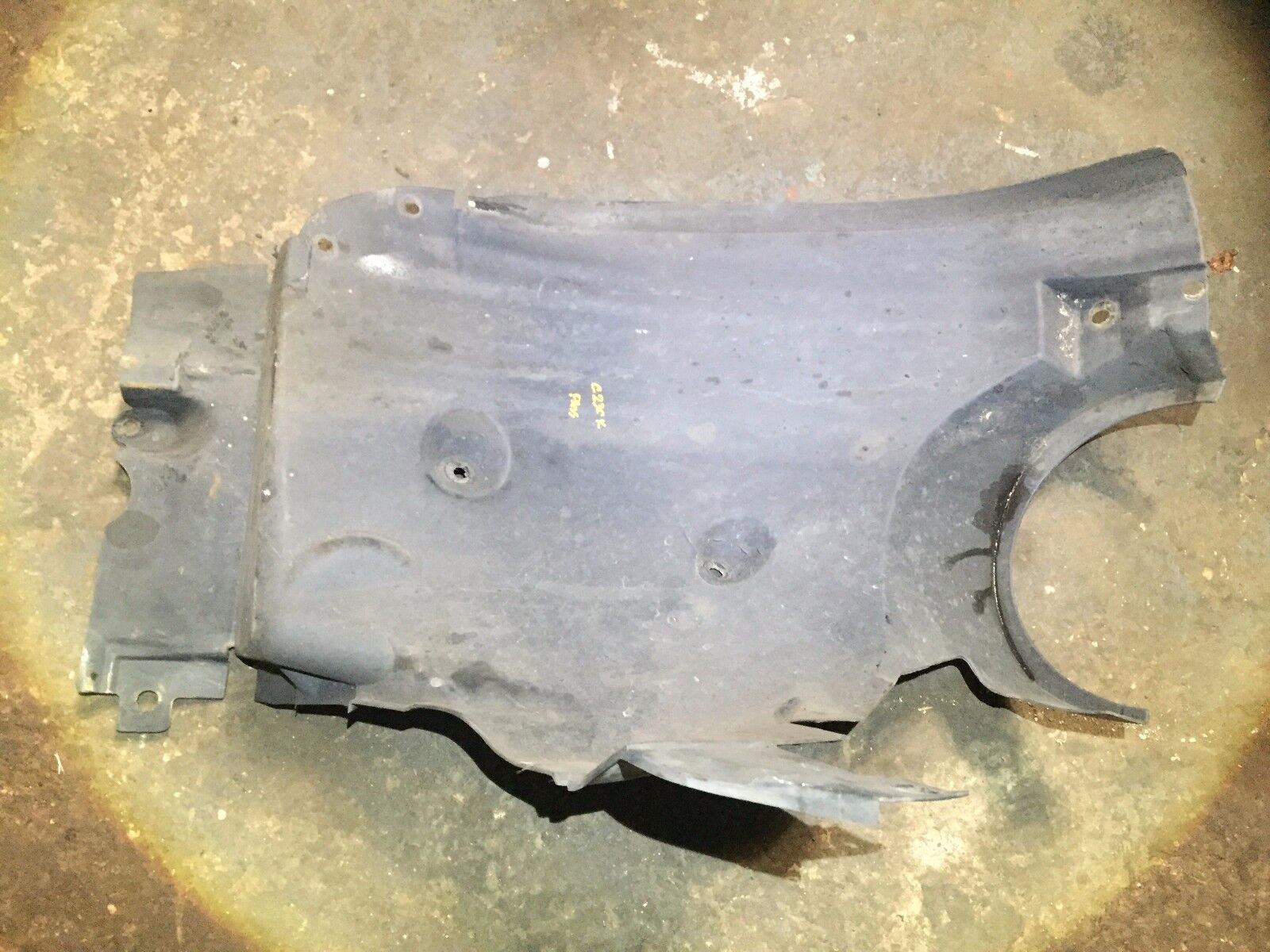 2003-2006 Mercedes C230 W203 Coupe Right Passenger Front Fender Liner OEM Replacement Part - Perfect Fit for Car Repair & Maintenance