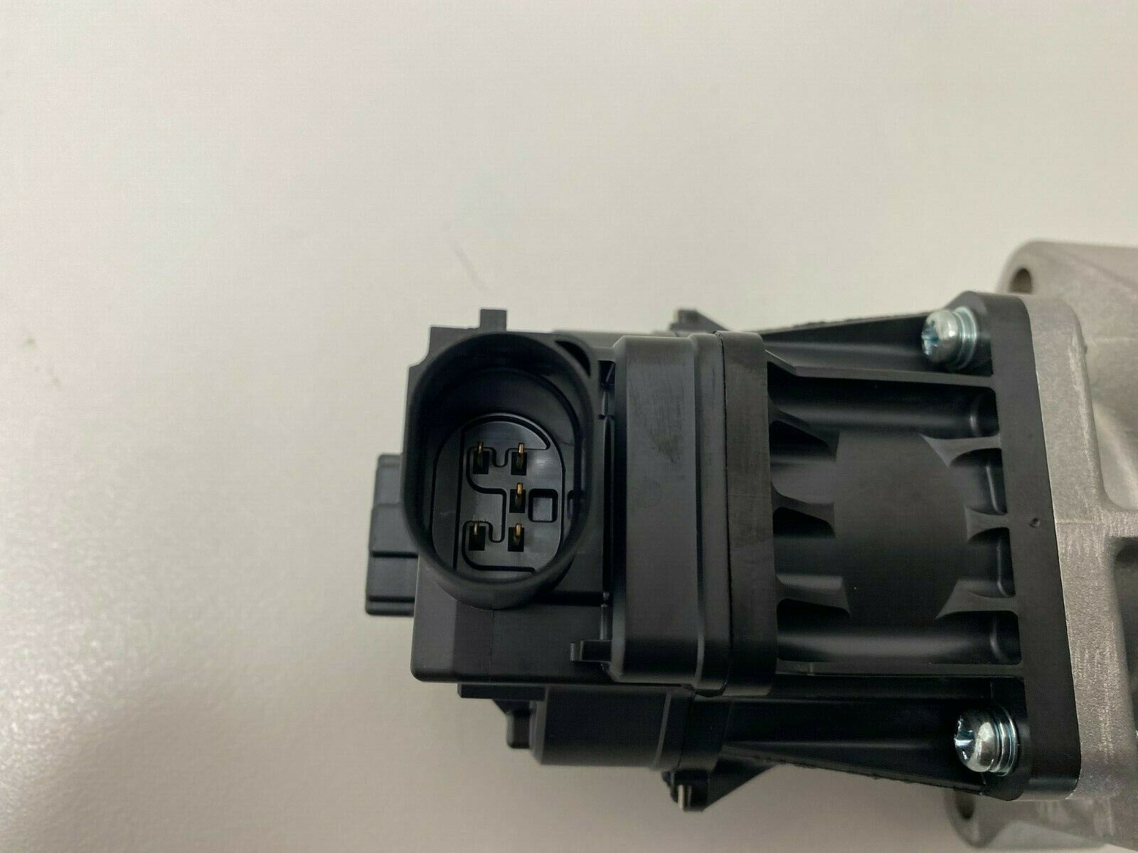 Genuine Holden Cruze & Captiva Turbo Diesel EGR Valve - Improve Engine Performance & Reduce Emissions - Perfect for Diesel Engine Maintenance & Repair
