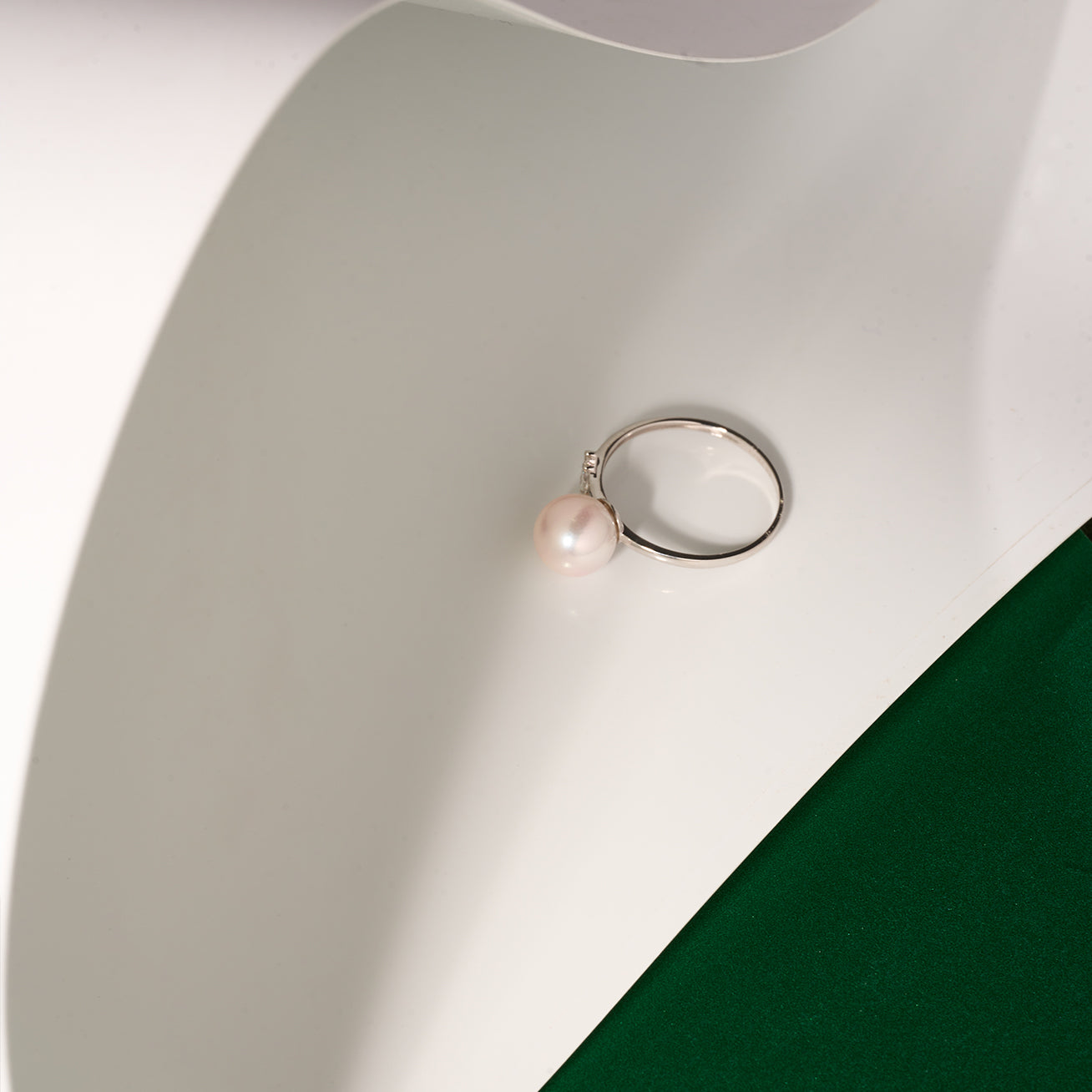 18K Solid Gold Diamond Akoya Hanadama Pearl Ring for Women - KR00115 | Elegant Bridal Jewelry, Anniversary Gift, Wedding Band, Luxury Pearl Engagement Ring