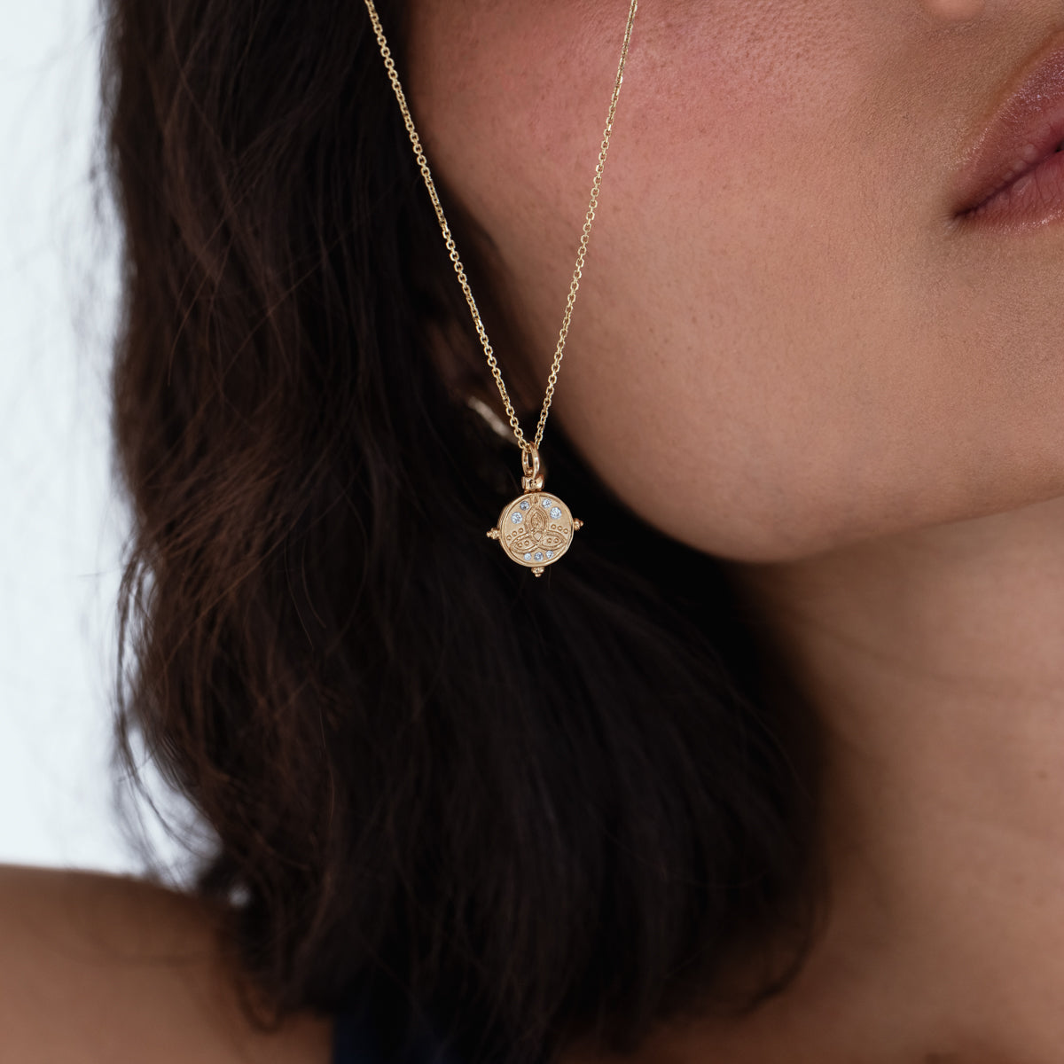 Two-Sided Mother Charm Pendant - Heart & Floral Design - Perfect for Mother's Day Gifts, Birthday Presents & Jewelry Collection
