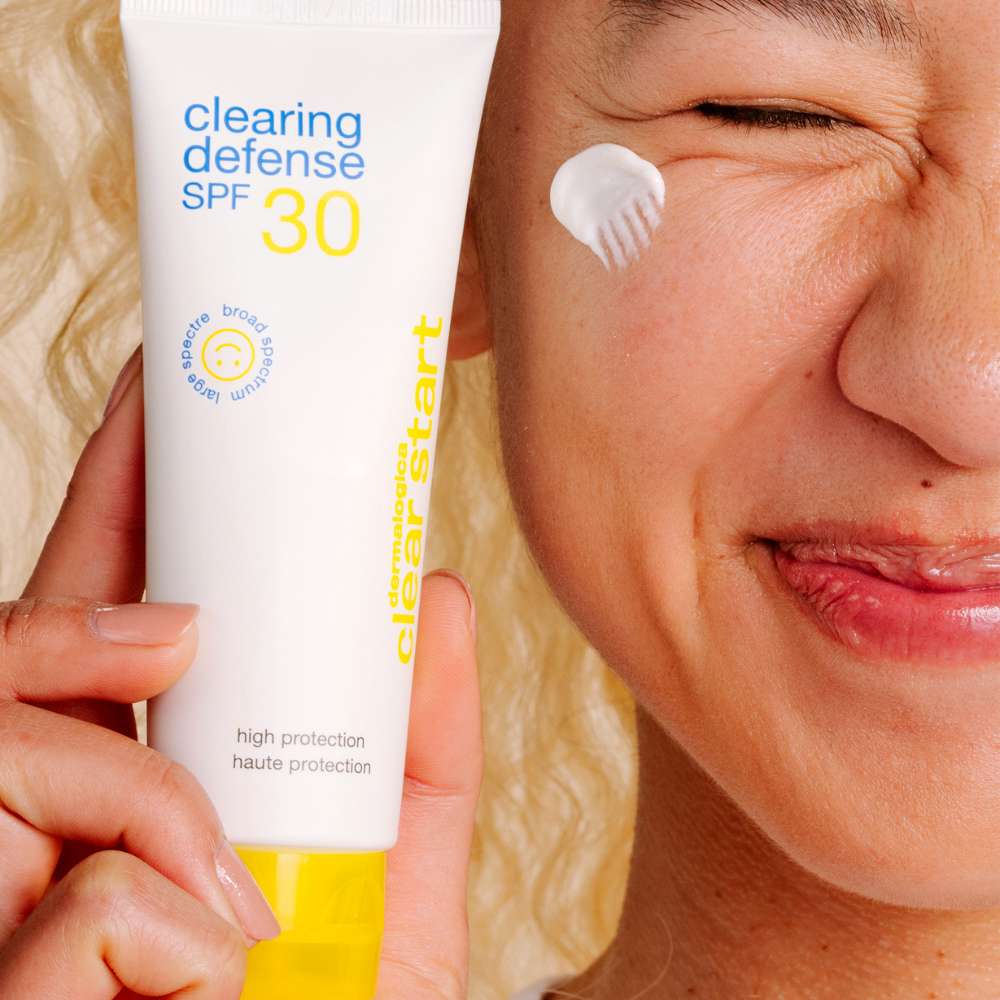 Clearing Defense SPF30 Sunscreen - Broad Spectrum UVA/UVB Protection, Lightweight & Non-Greasy for Daily Use | Perfect for Outdoor Activities, Beach & Sports