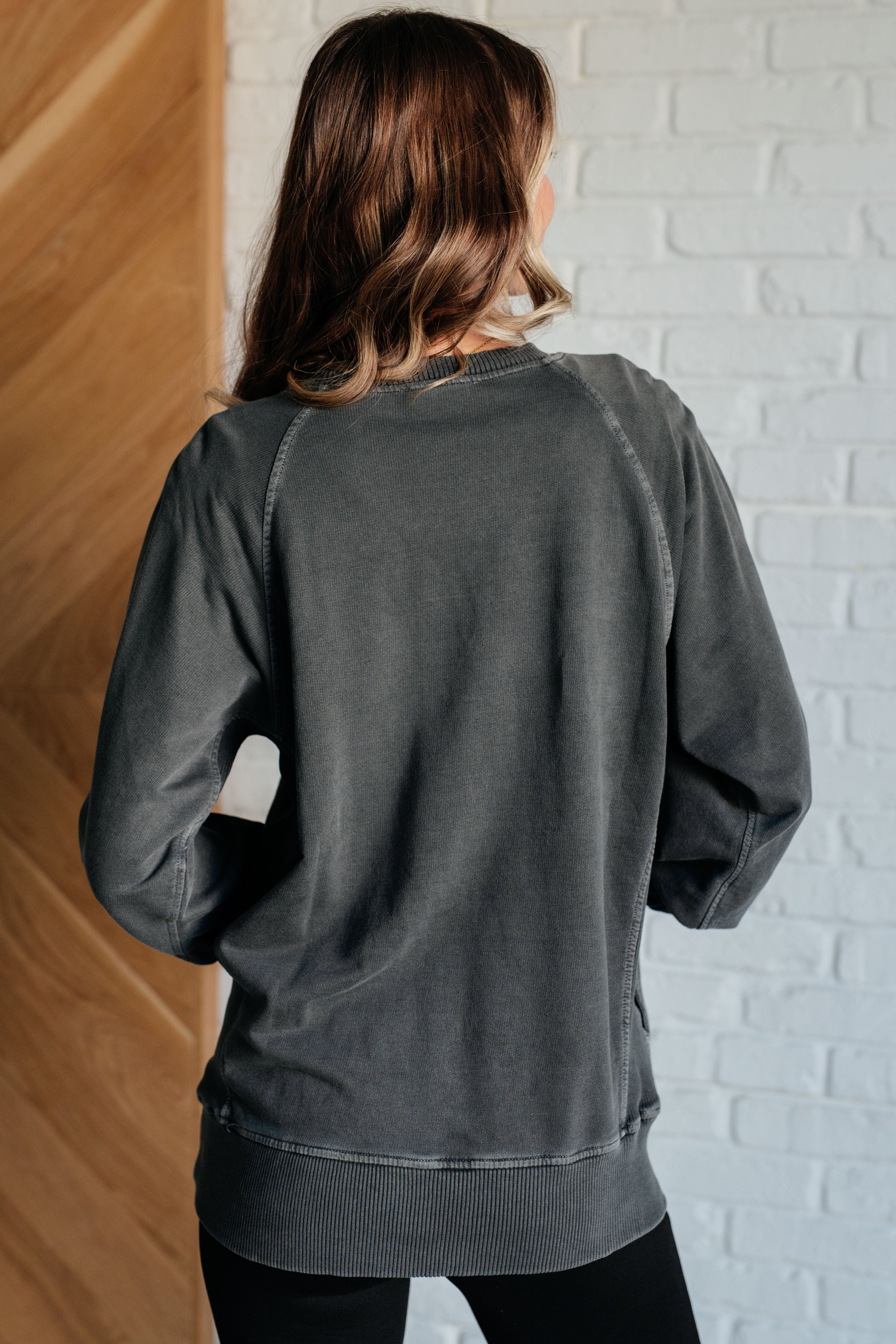Best-Selling Black Sweatshirt for Men & Women - Soft & Comfortable Pullover Hoodie for Casual Wear, Gym, and Outdoor Activities